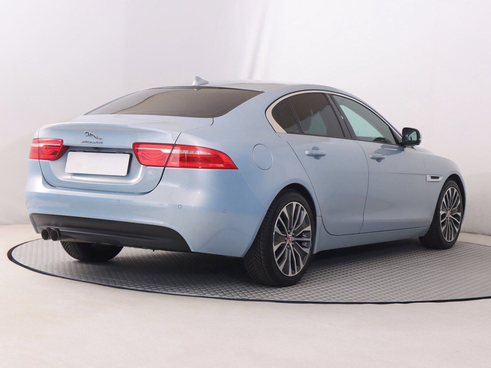 Jaguar XE, E-Performance - fotka 5