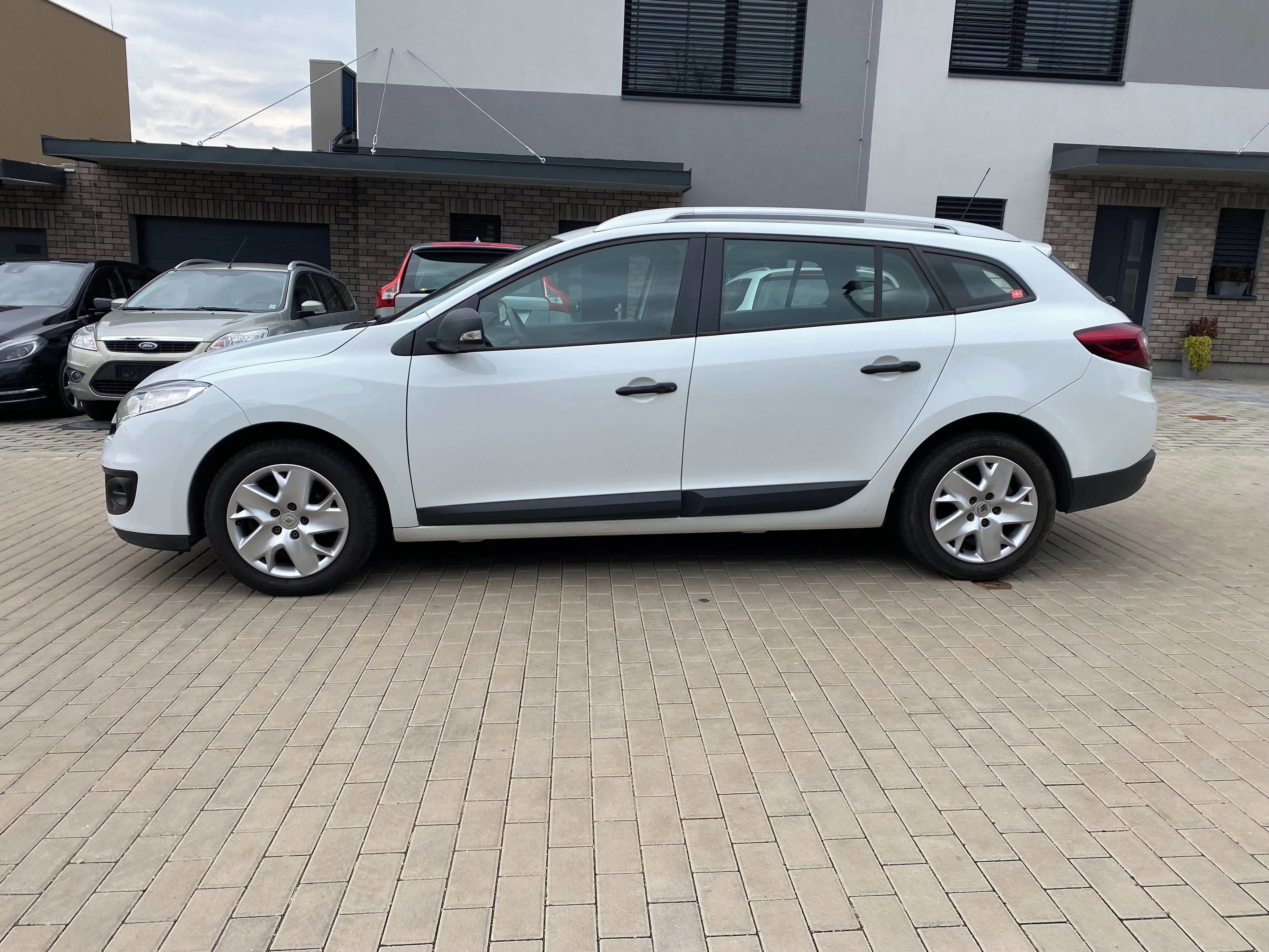 Renault Mégane, 1.6i 16V, r. 2012, 2x sada kol - fotka 3