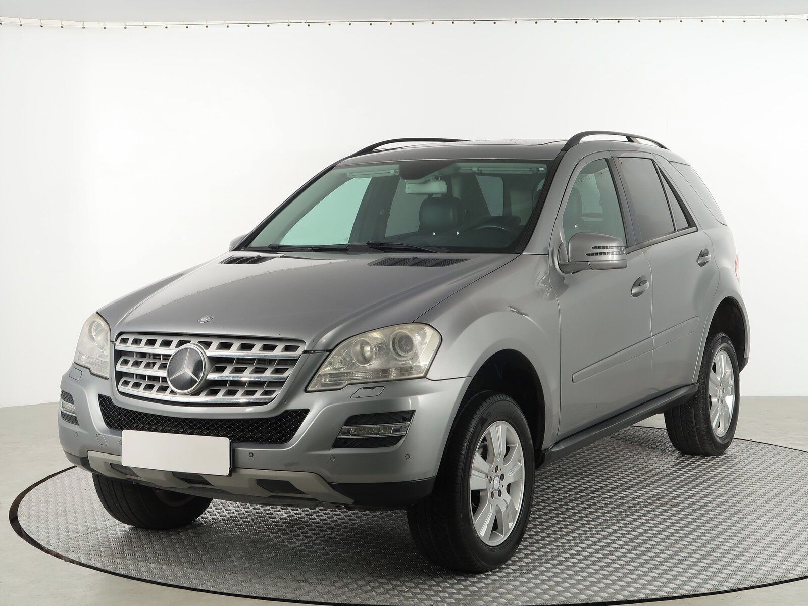 Mercedes-Benz Třídy M, ML 350 CDI, Base, 4X4 - fotka 2