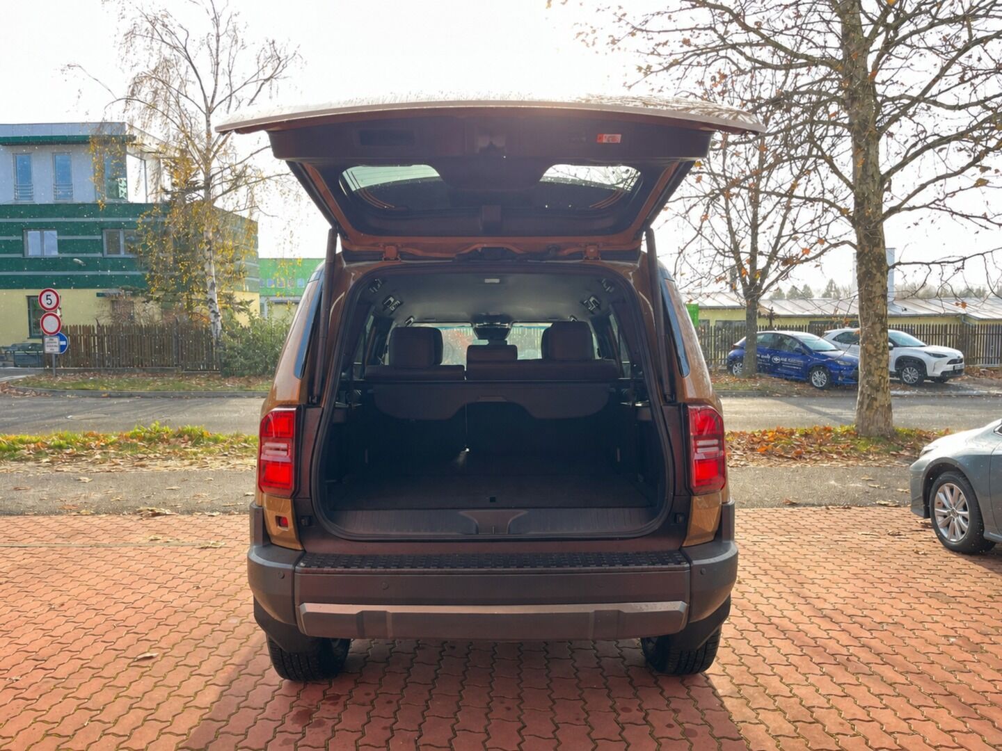Toyota Land Cruiser, 2,8L MHEV 8AT 4x4 Executive - fotka 5
