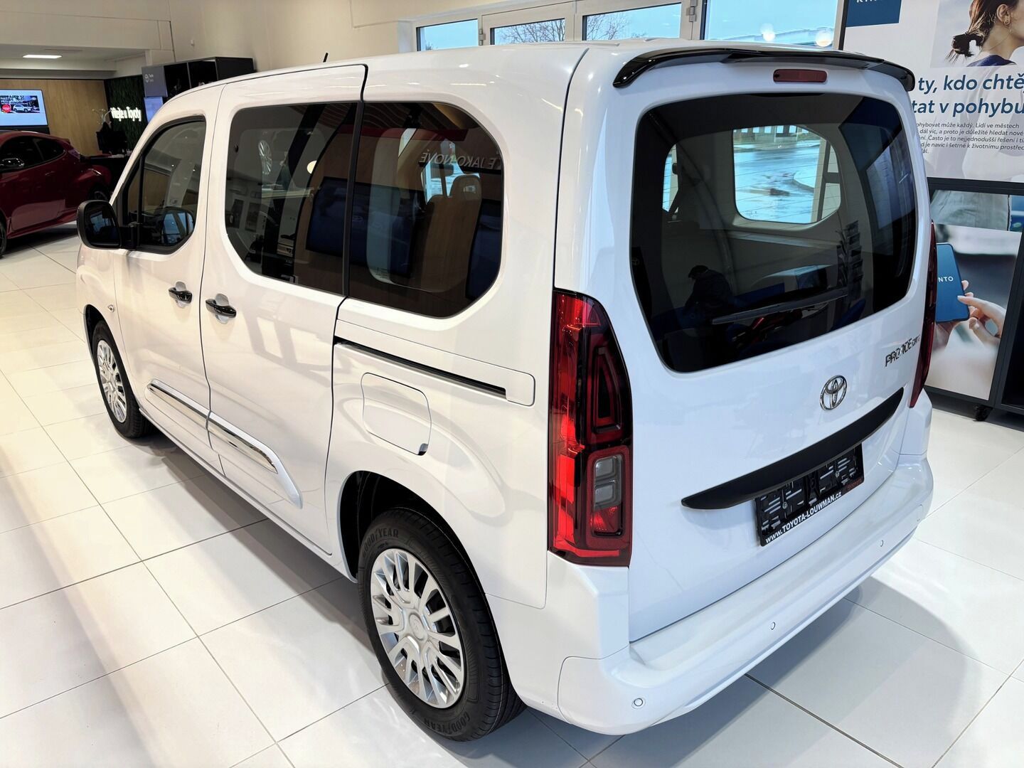 Toyota Proace City Verso, 1,2 Business SWB - fotka 4