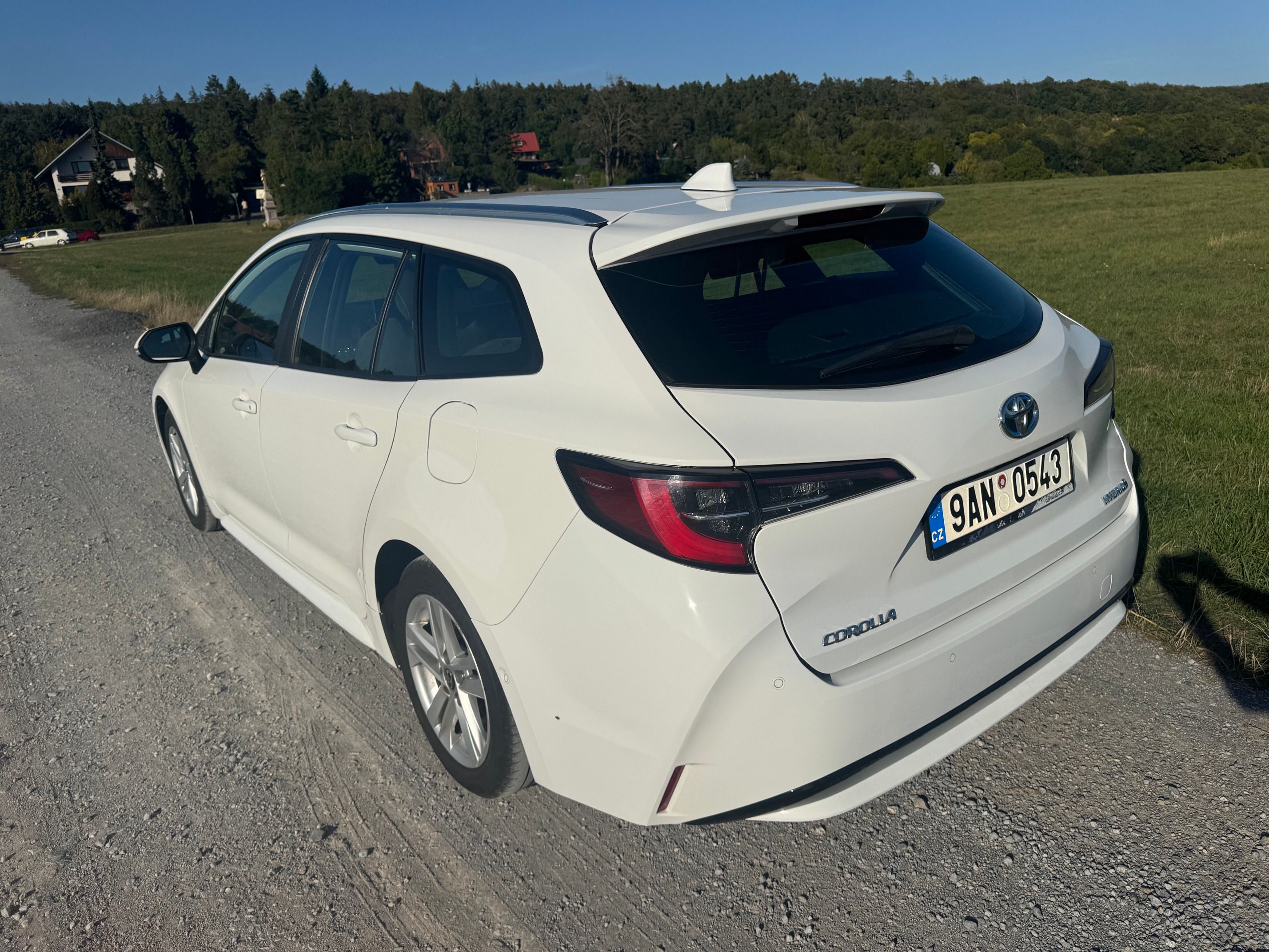 Toyota Corolla, 1.8 HYBRID COMFORT ACC LED ČR - fotka 4