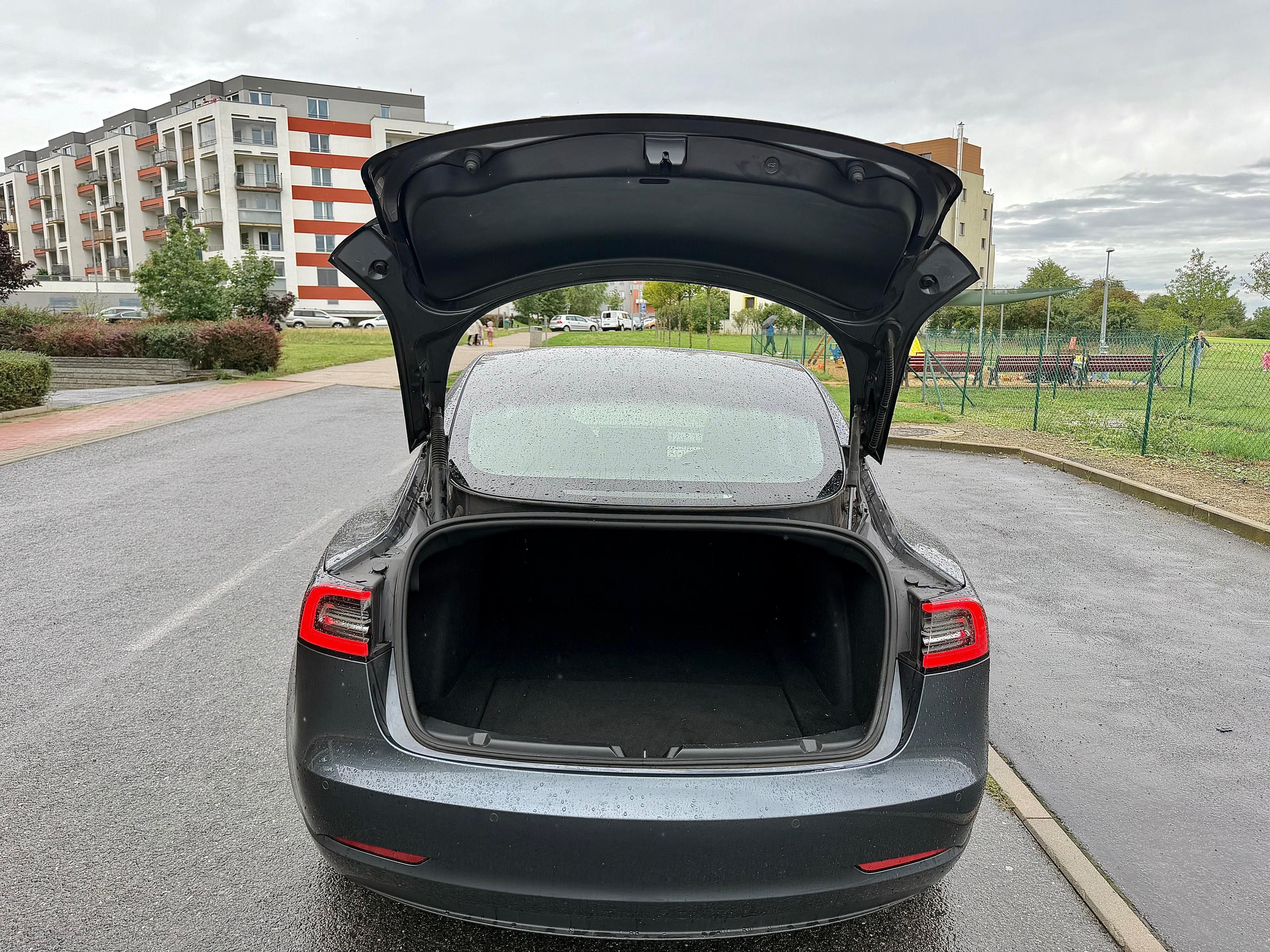 Tesla Model 3, SR LFP | ZÁRUKA  | - fotka 6