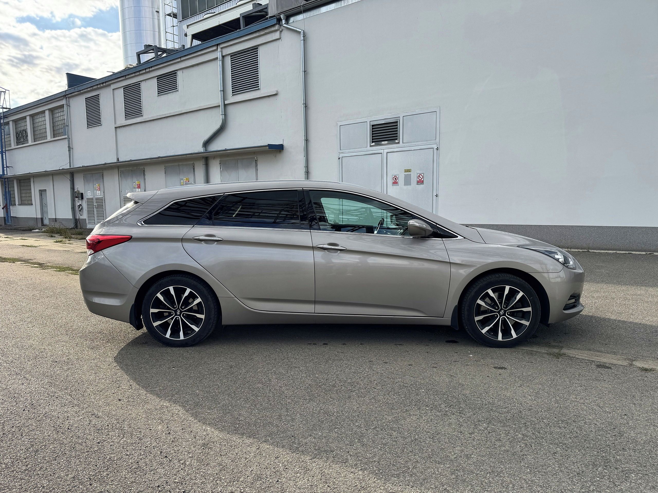 Hyundai i40, Hyundai i40 1.7 CRDi 104 kW ČR - fotka 2