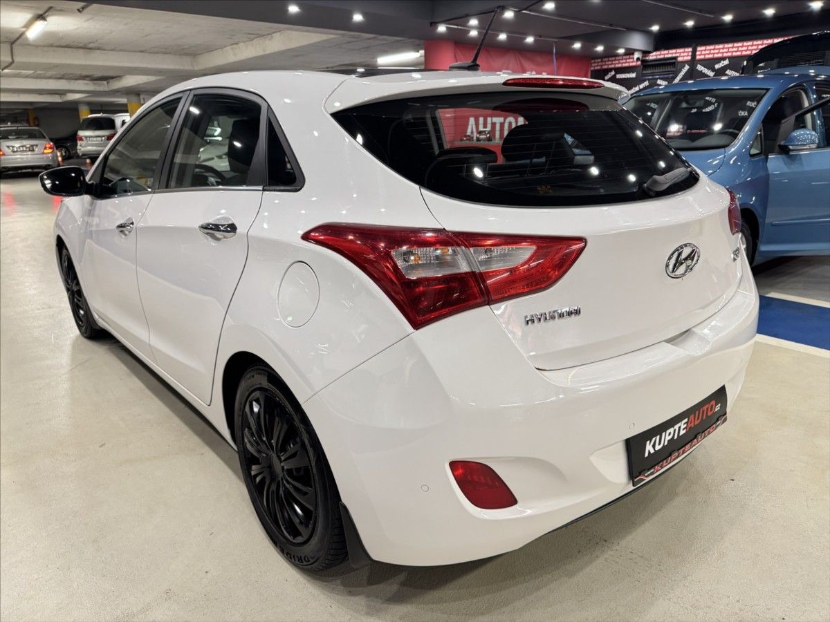 Hyundai i30, 1,6 GDI  Comfort - fotka 3