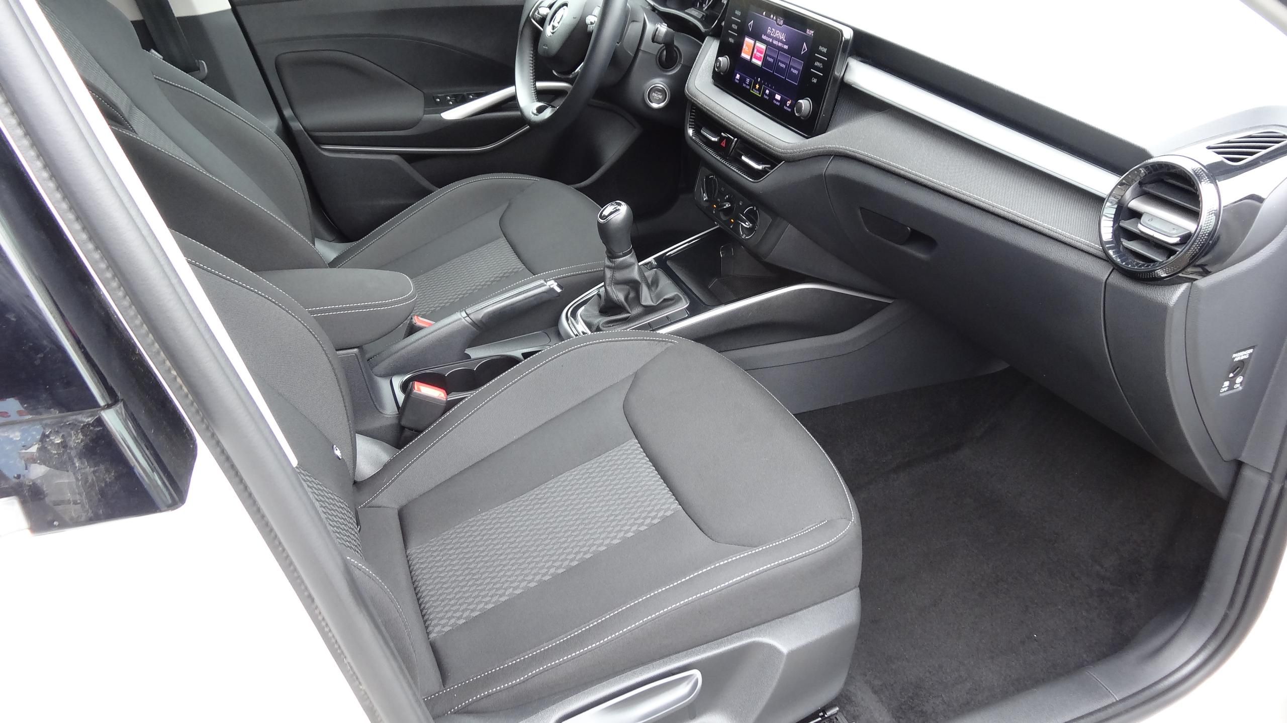 Škoda Fabia, 1.0TSi Style + druhá sada kol - fotka 4