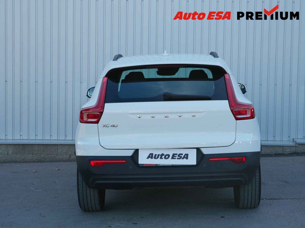 Volvo XC40, 1.5T,ČR,Momentum,AT - fotka 5