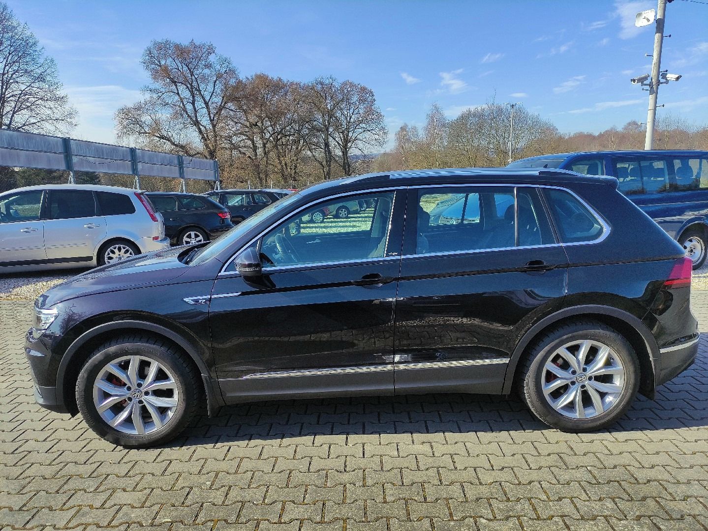 Volkswagen Tiguan, 2.0 TDi 130KW HIGHLINE ZÁVĚS - fotka 2