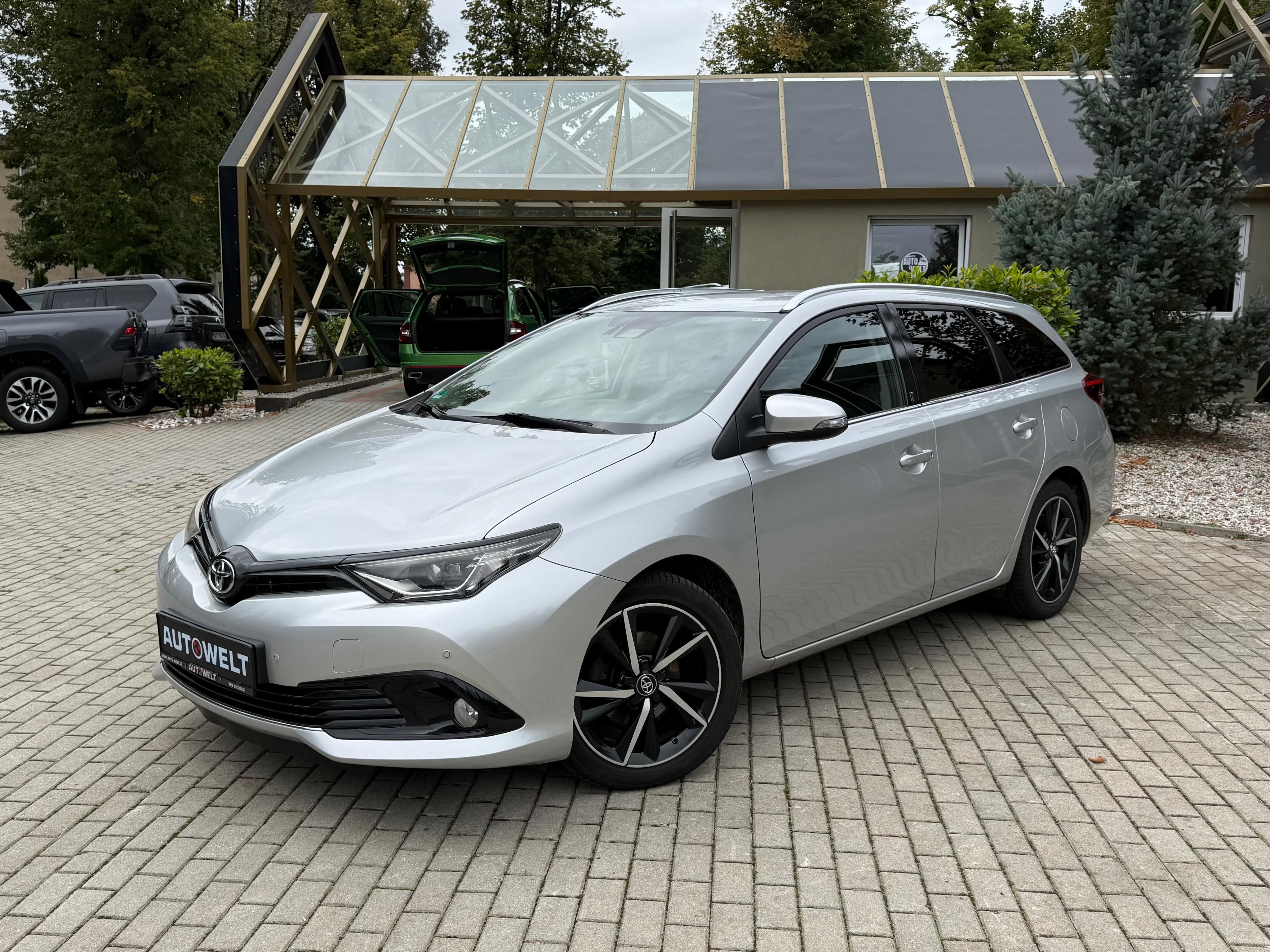 Toyota Auris, 1.2T 85kW TOURING/AUTOMAT/FULL - fotka 2