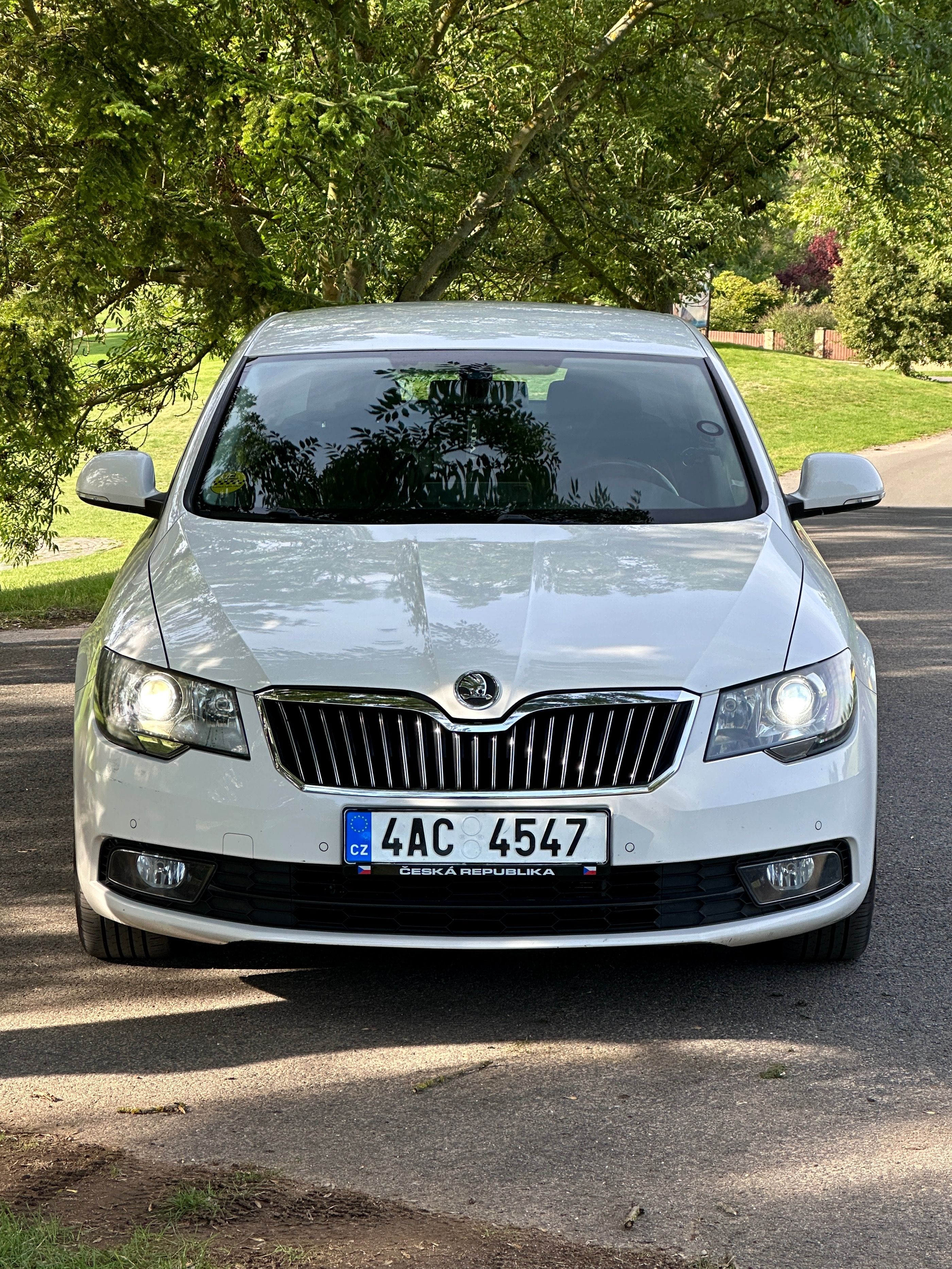 Škoda Superb, 2.0 TDI 103kw, DSG, Liftback - fotka 2