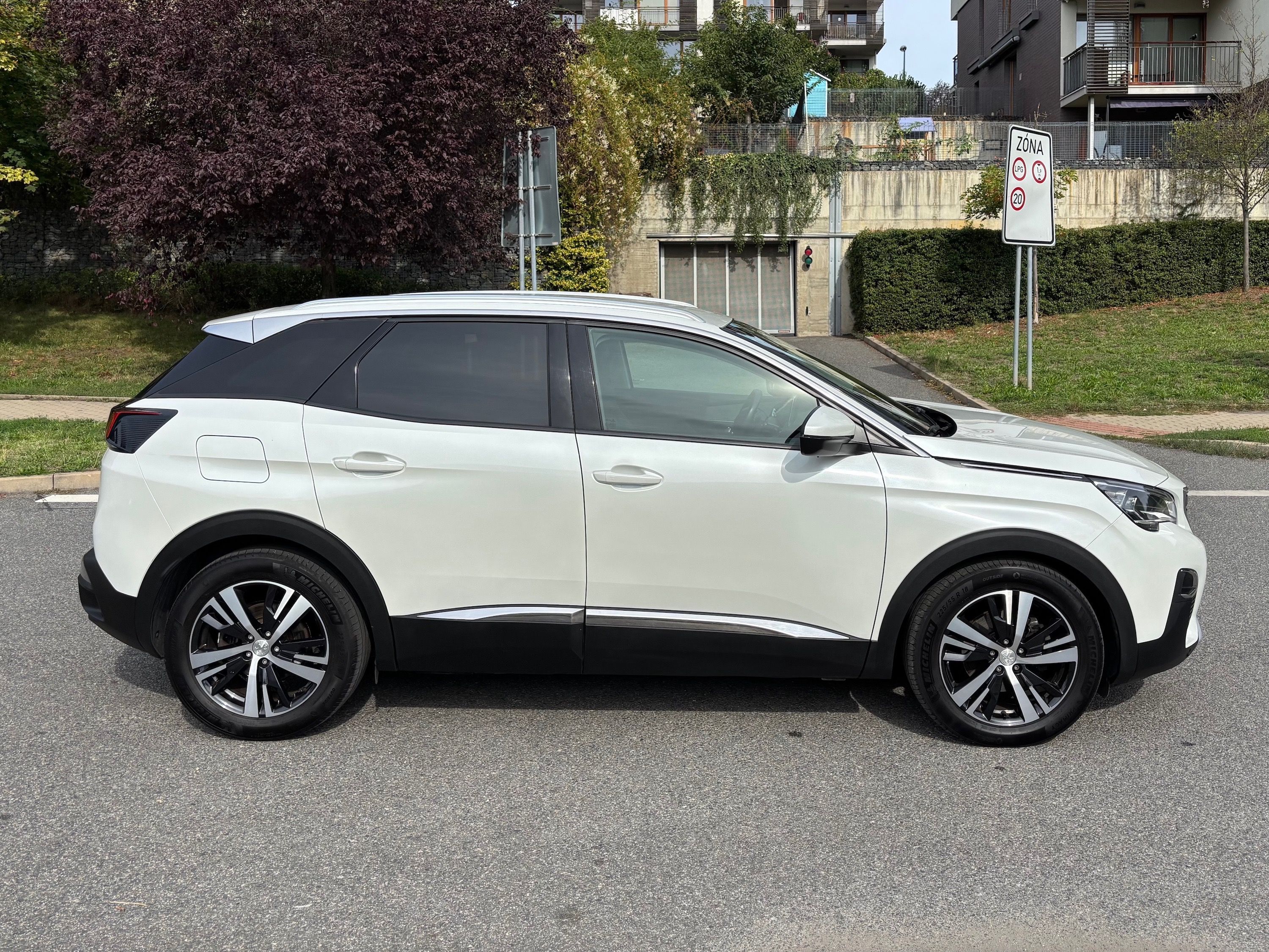 Peugeot 3008, Allure 2.0 BlueHDi 150k MAN6 - fotka 4