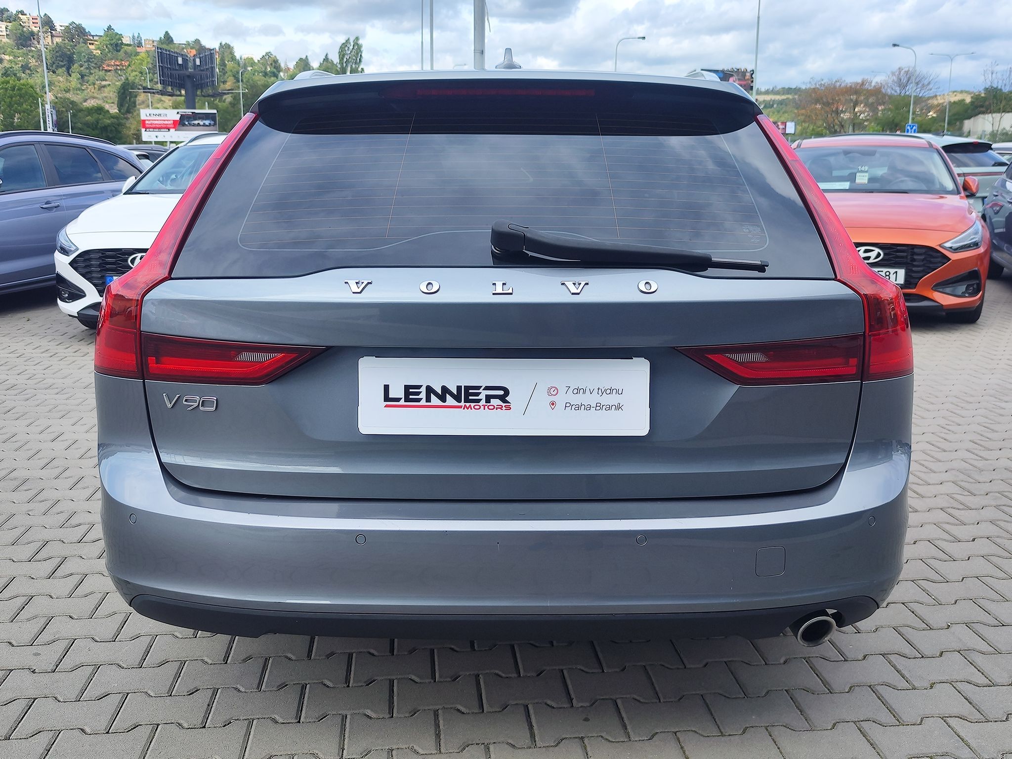 Volvo V90, D3 2.0/110kW Momentum AT - fotka 6
