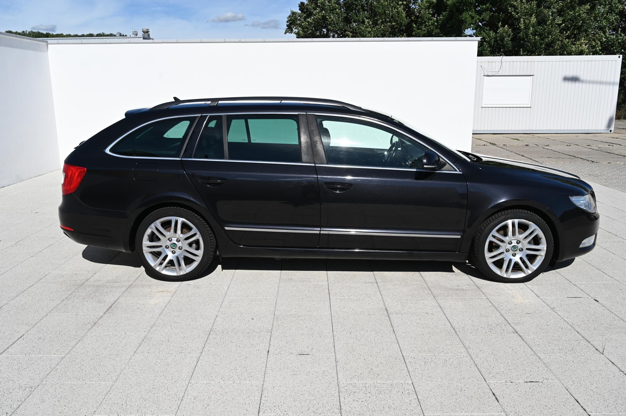 Škoda Superb, 2.0TDI 125KW DSG Elegance 9/12 - fotka 4