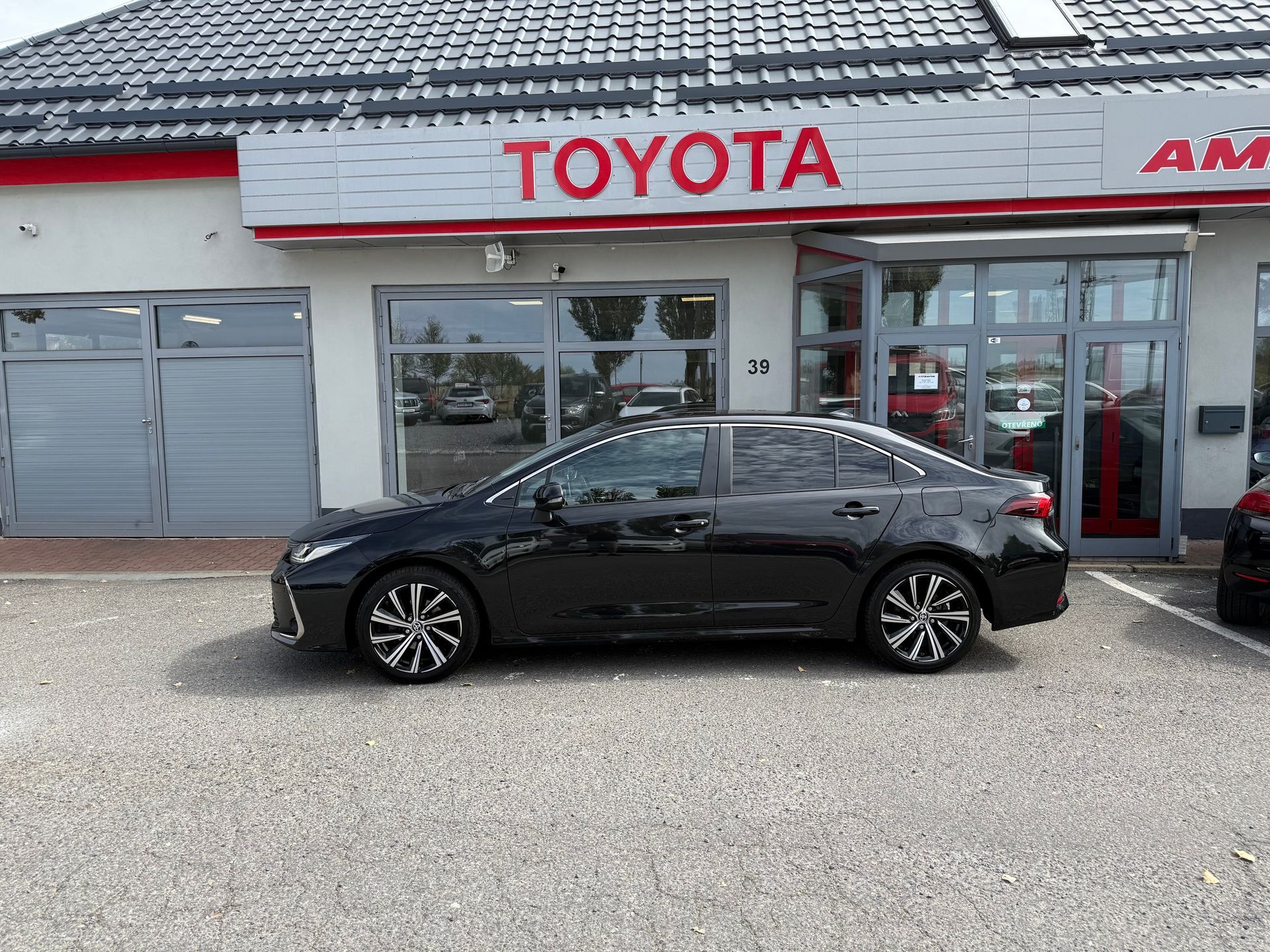 Toyota Corolla, 1.5 i COMFORT STYLE  1 MAJ-ČR - fotka 3