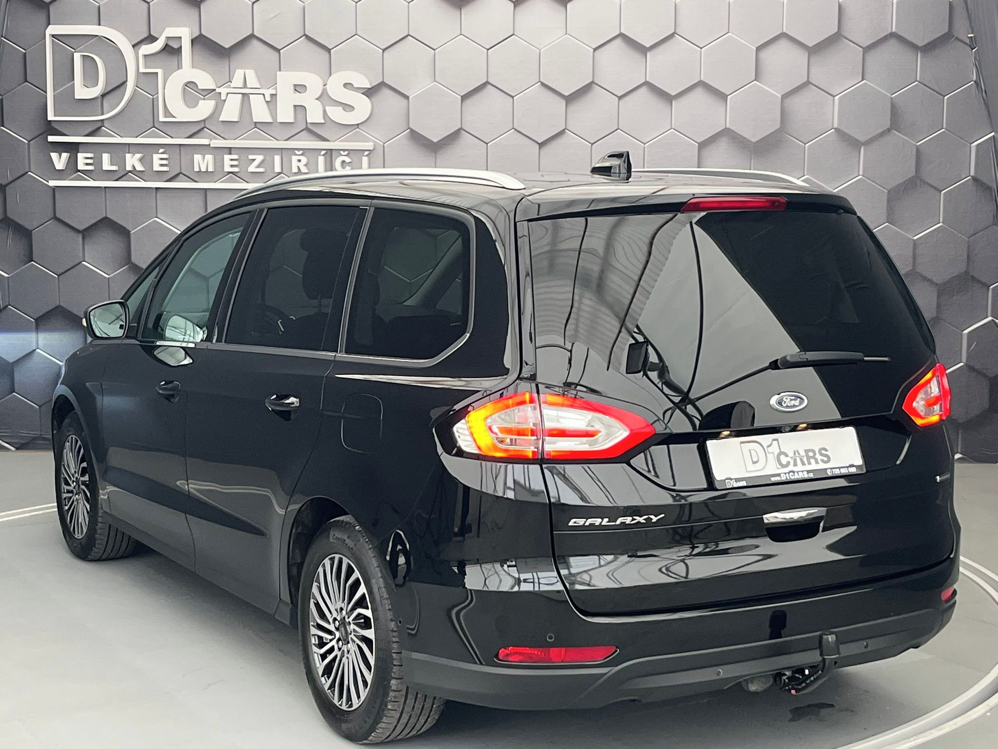 Ford Galaxy, 2.5 HEV TITANIUM 7 míst - fotka 2