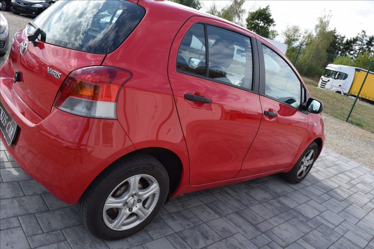 Toyota Yaris, 1,0 i 51KW ZAD. PARK. SENZORY - fotka 5