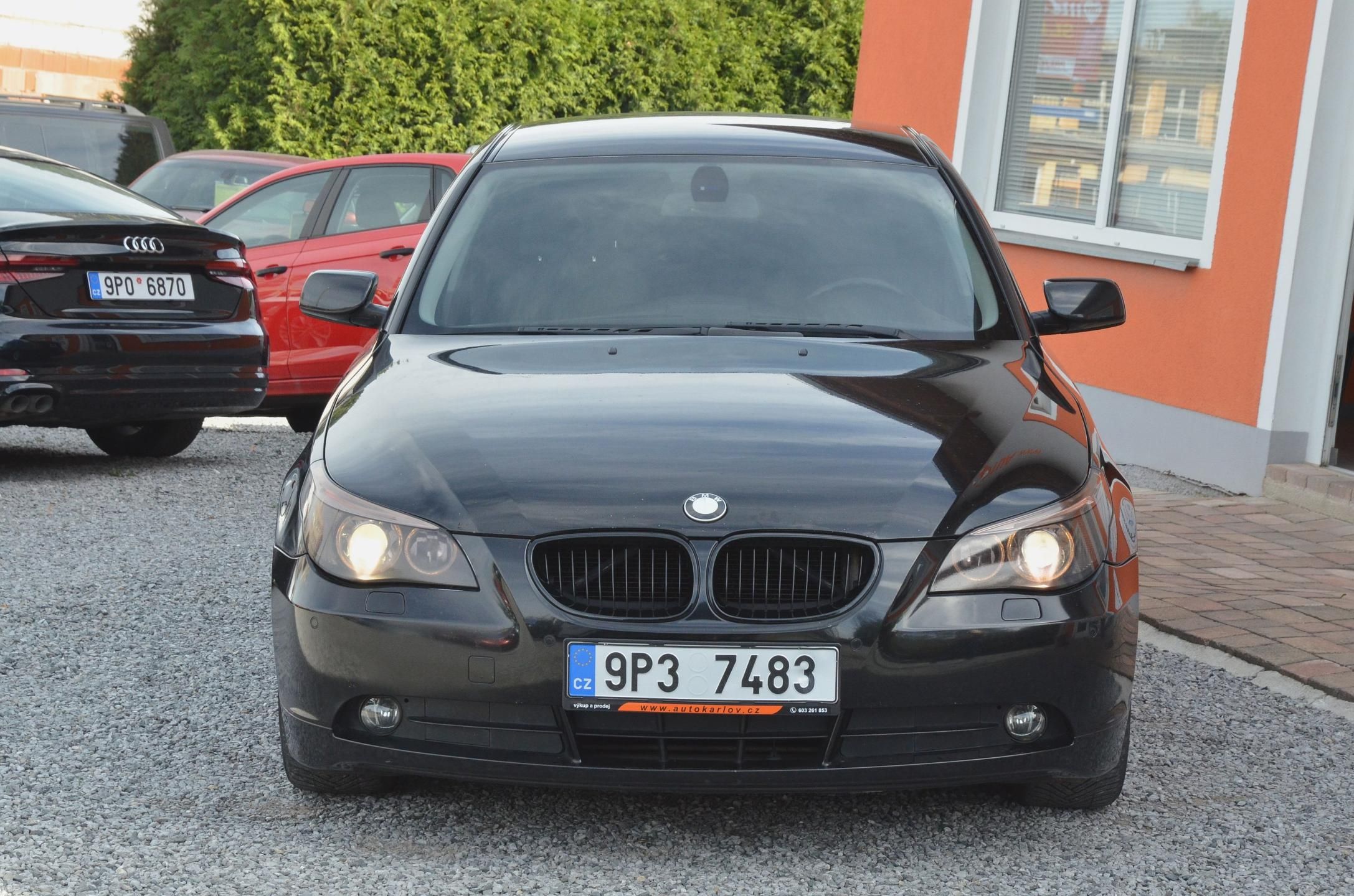 BMW Řada 5, 520i 125kW / XENON / STK 04/28 - fotka 2