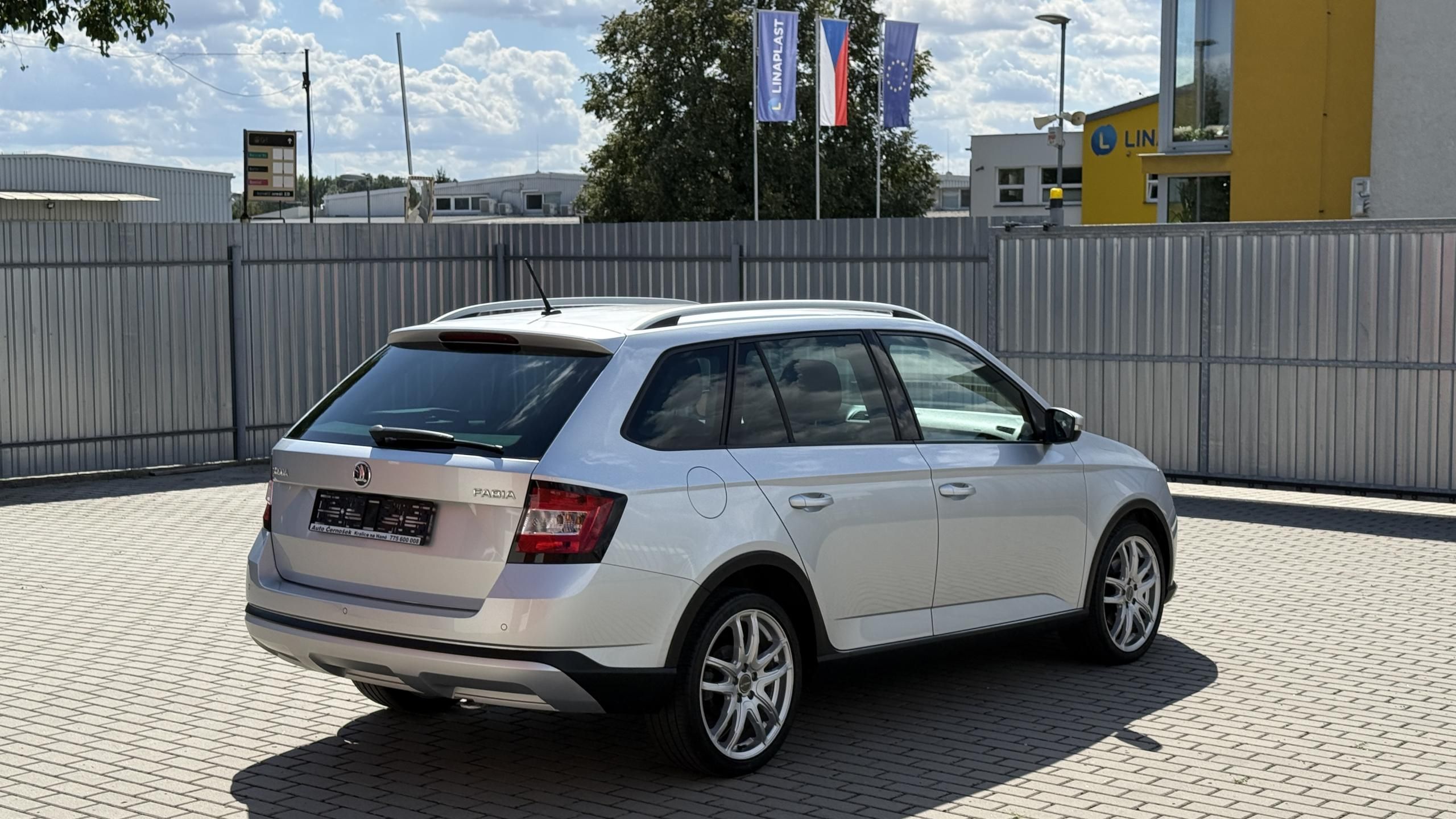 Škoda Fabia, 1.2TSi*81kW*SCOUT-LINE*6KVALT* - fotka 4