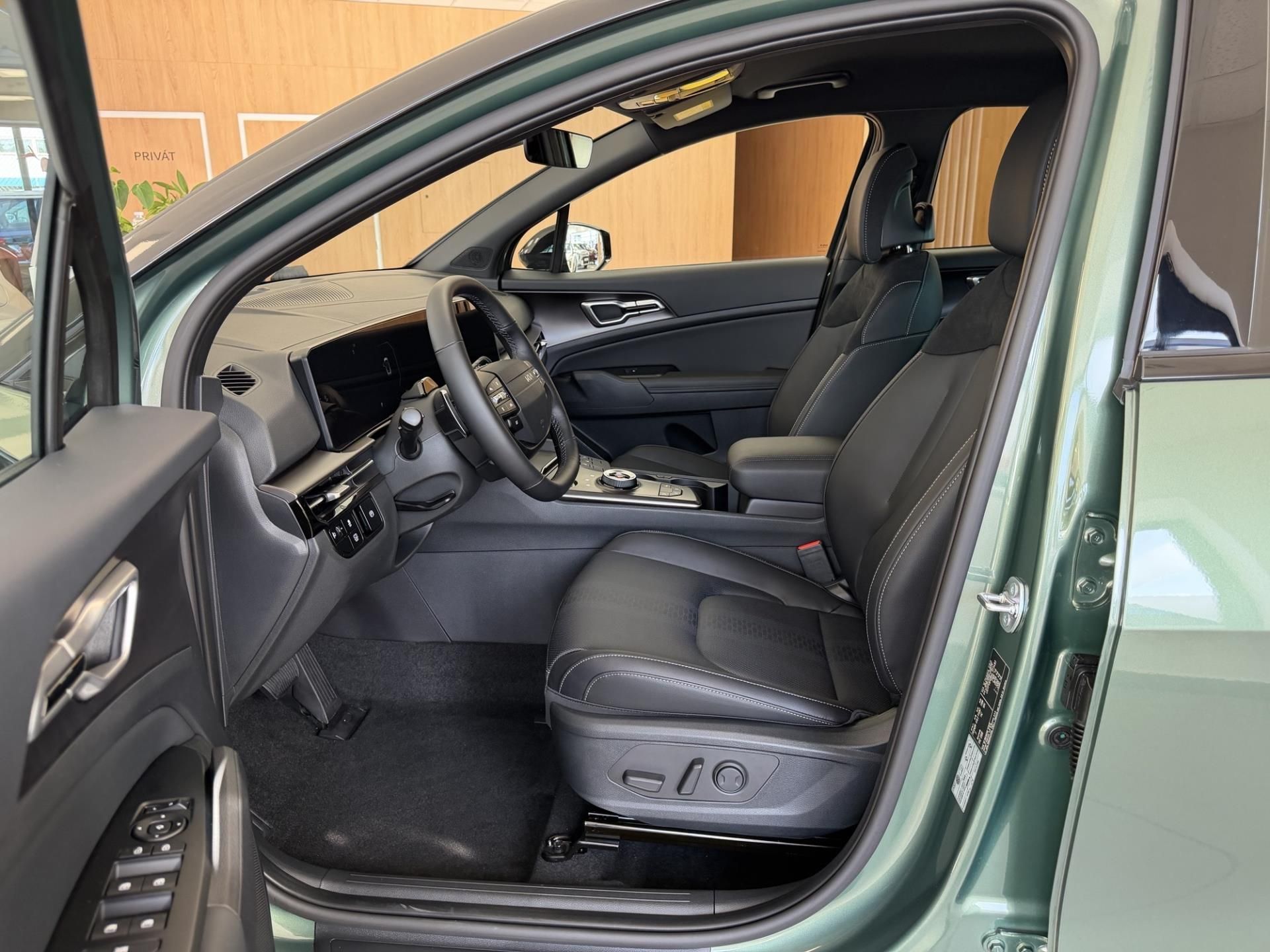 Kia Sportage, 1,6 T-GDi HEV 4x2 6AT BLACK ED - fotka 6
