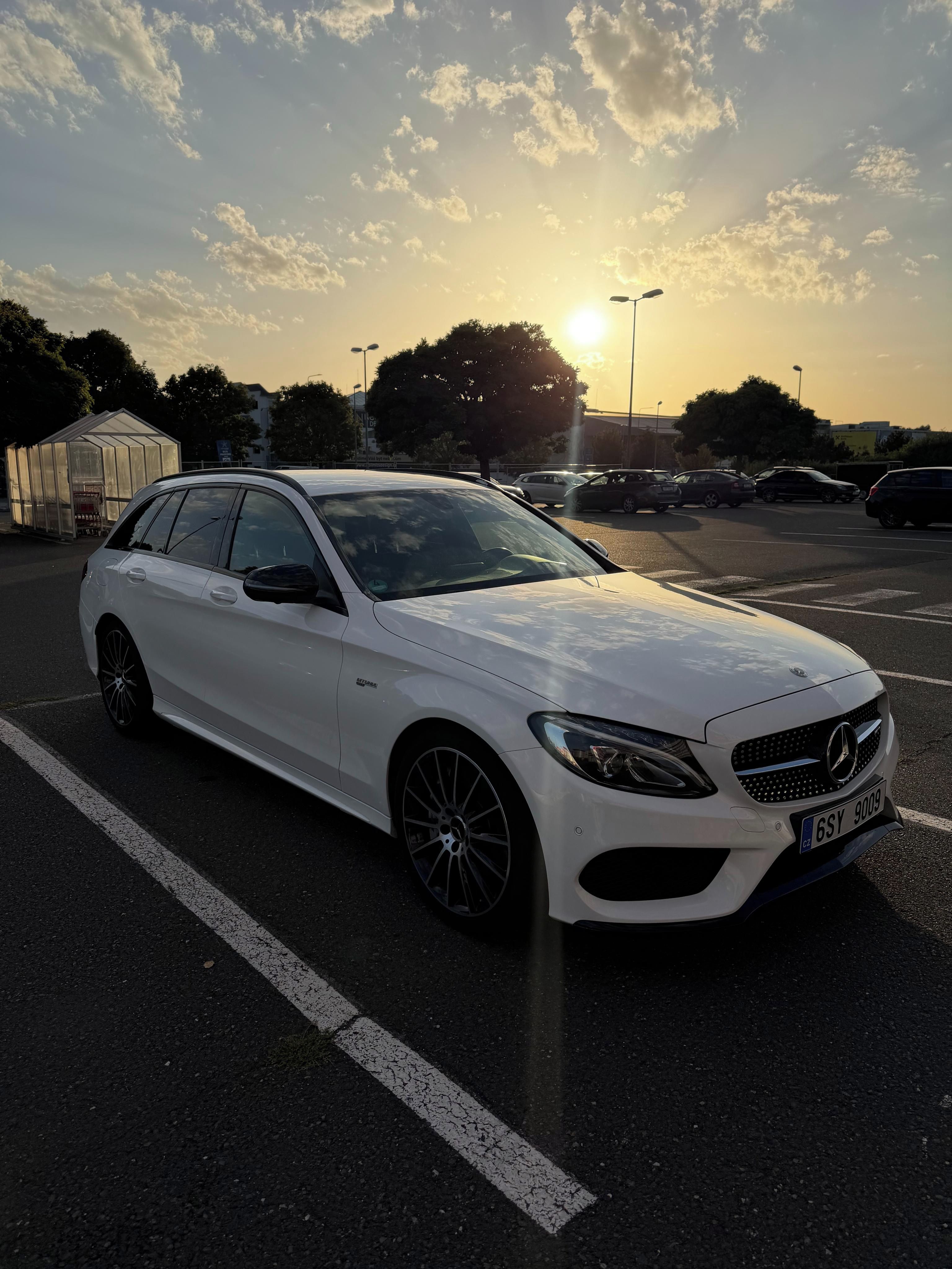 Mercedes-Benz Třídy C, C43 AMG - fotka 3