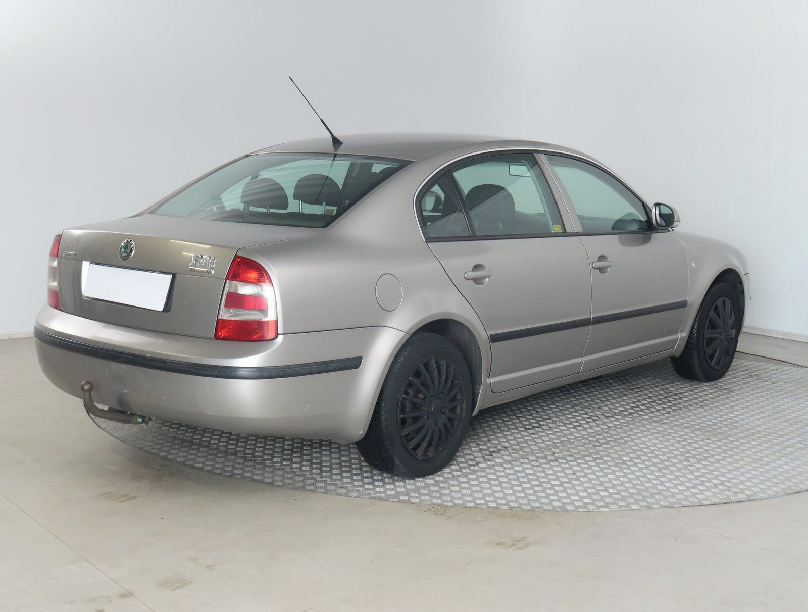 Škoda Superb, 1.9 TDI, Tažné, Klima - fotka 5