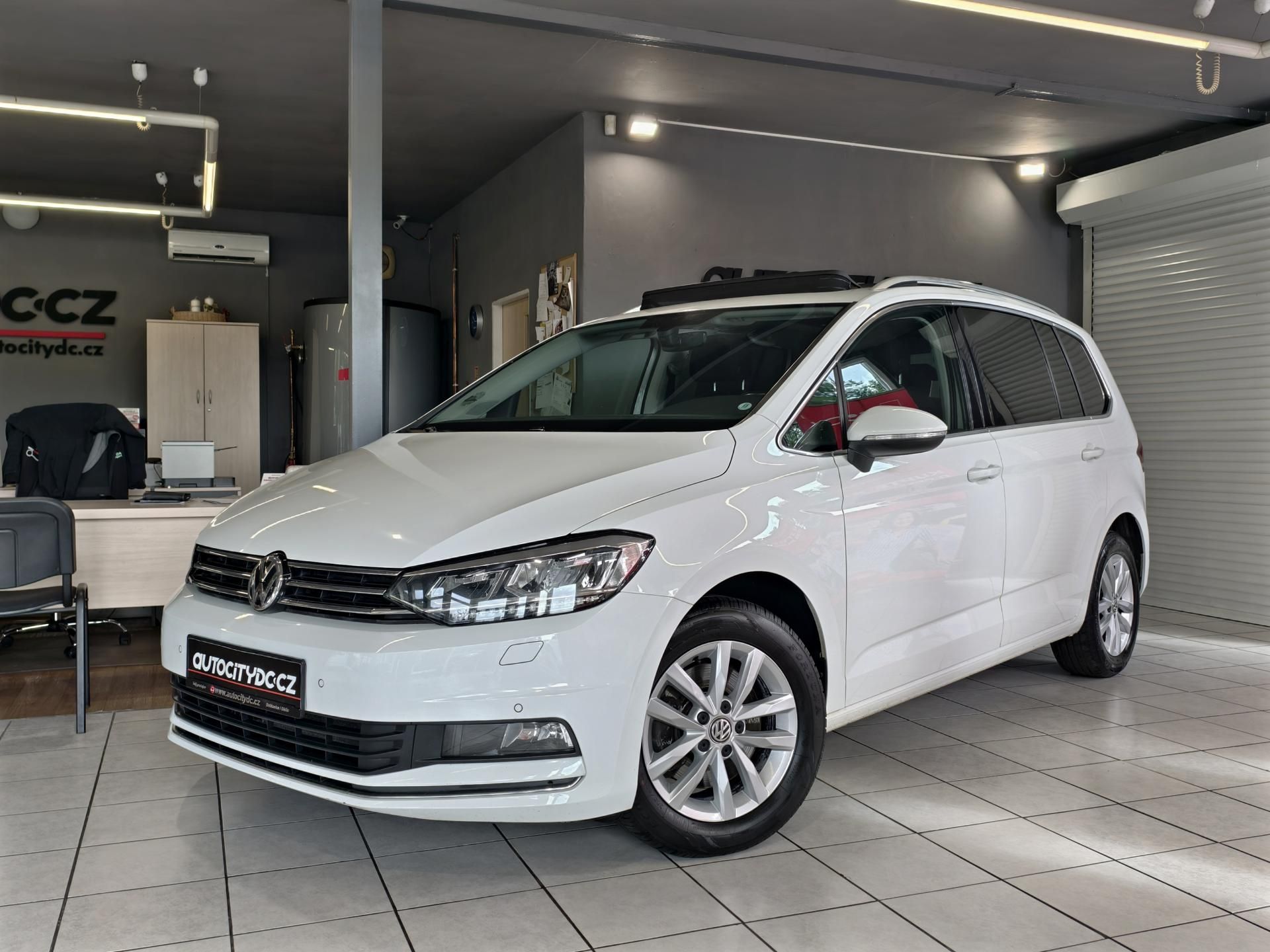 Volkswagen Touran, 1.5 TSi DSG 7MÍST HIGHLINE DPH - fotka 3