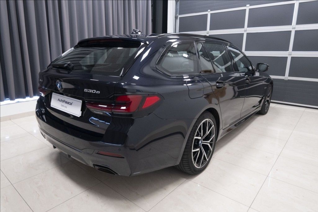 BMW Řada 5, 2,0 530e xDrive M Sport ČR DPH - fotka 4