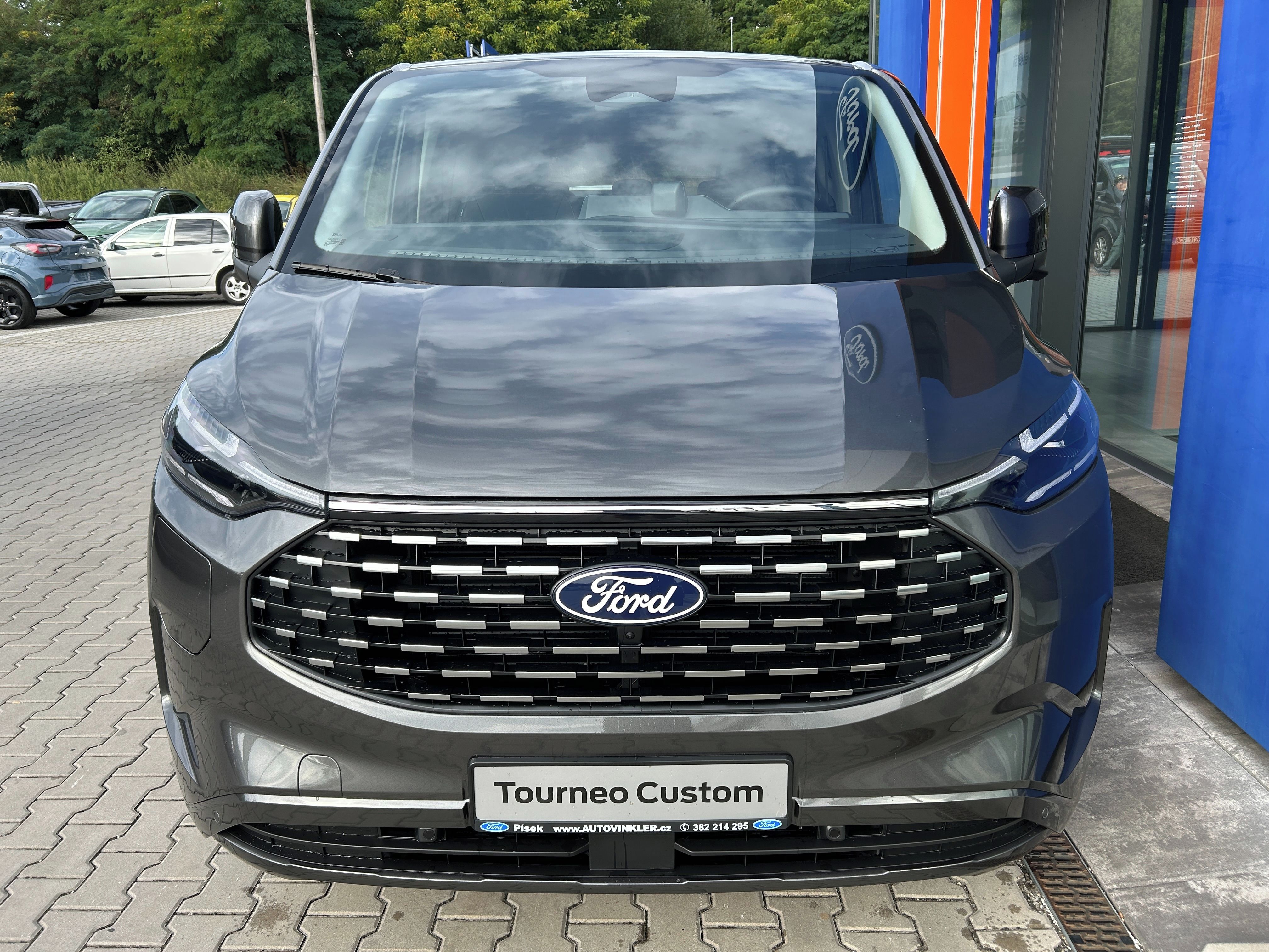 Ford Tourneo Custom, Titanium X L2 2.5 PHEV 171kW - fotka 2