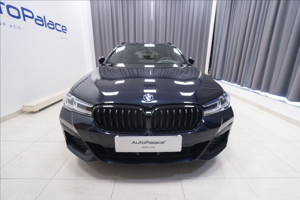 BMW Řada 5, 2,0 530e xDrive M Sport ČR DPH - fotka 2