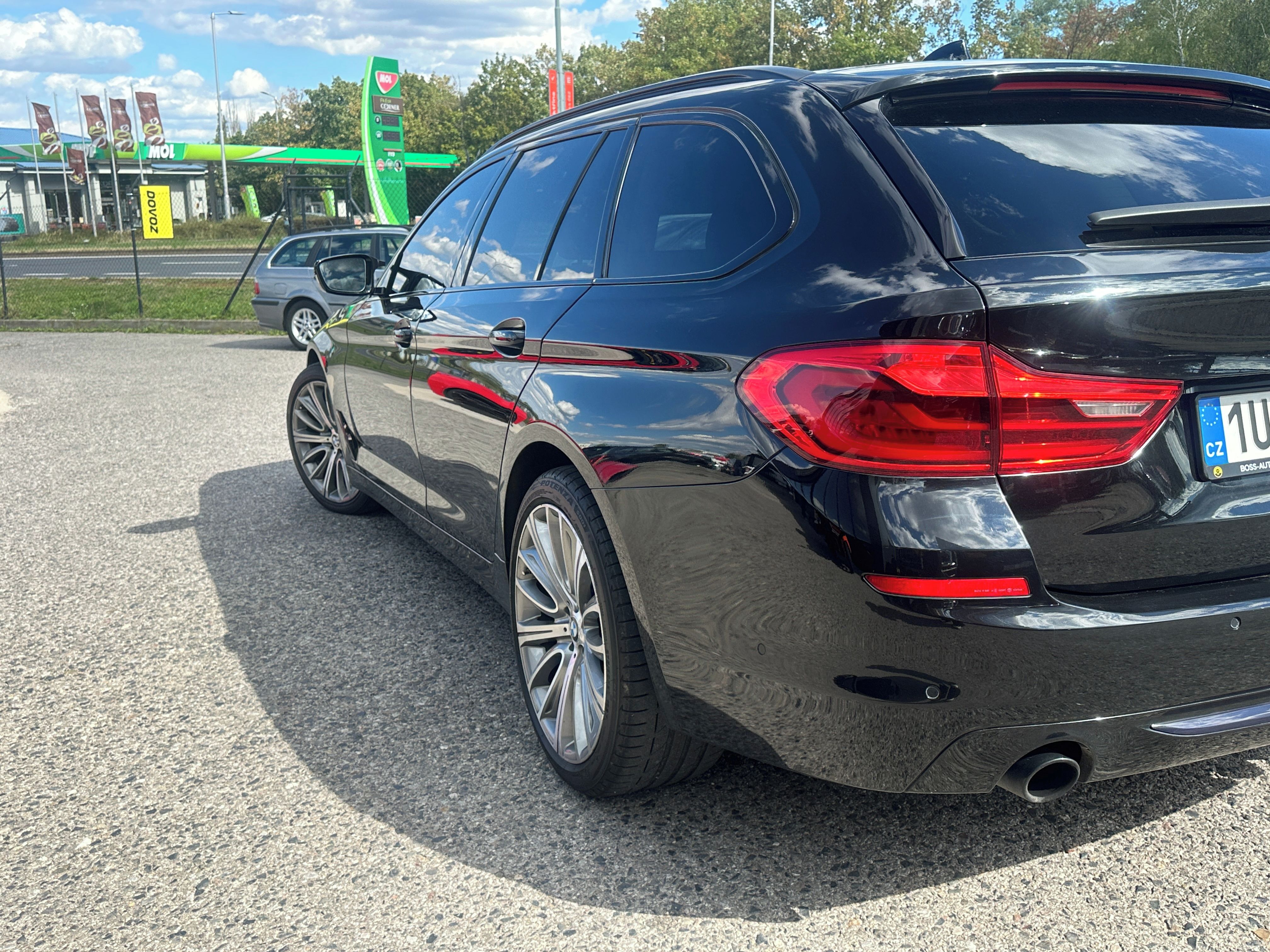 BMW Řada 5, BMW 530D 2020 - fotka 6