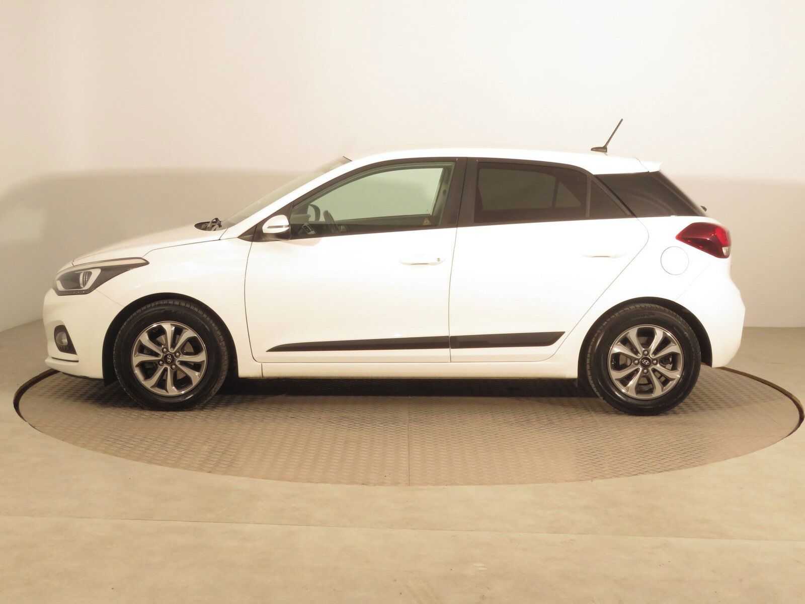 Hyundai i20, 1.2, Serv.kniha - fotka 3