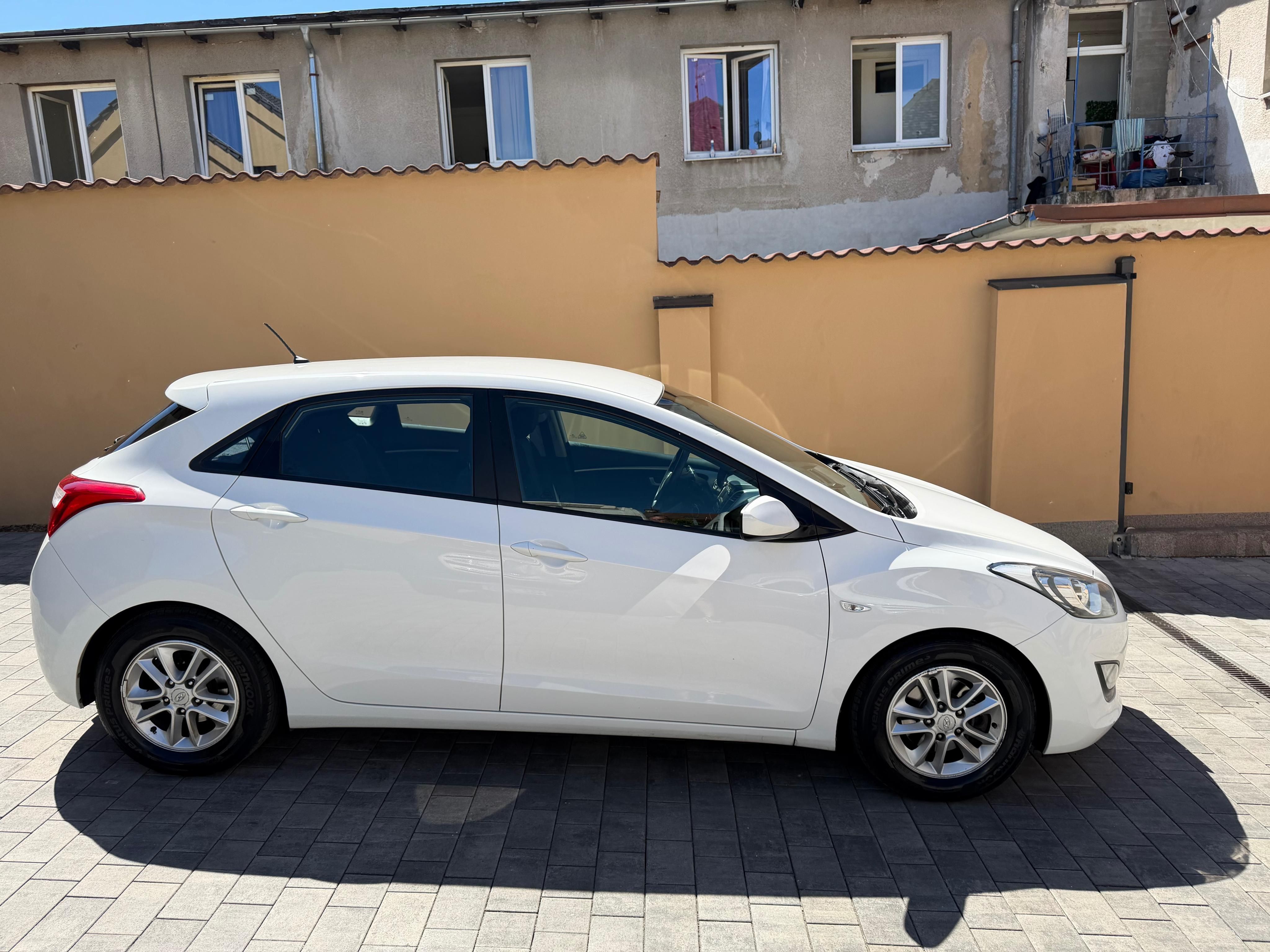 Hyundai i30, 1.4BA 1 MAJITEL ČR N.PNEU SER. - fotka 2