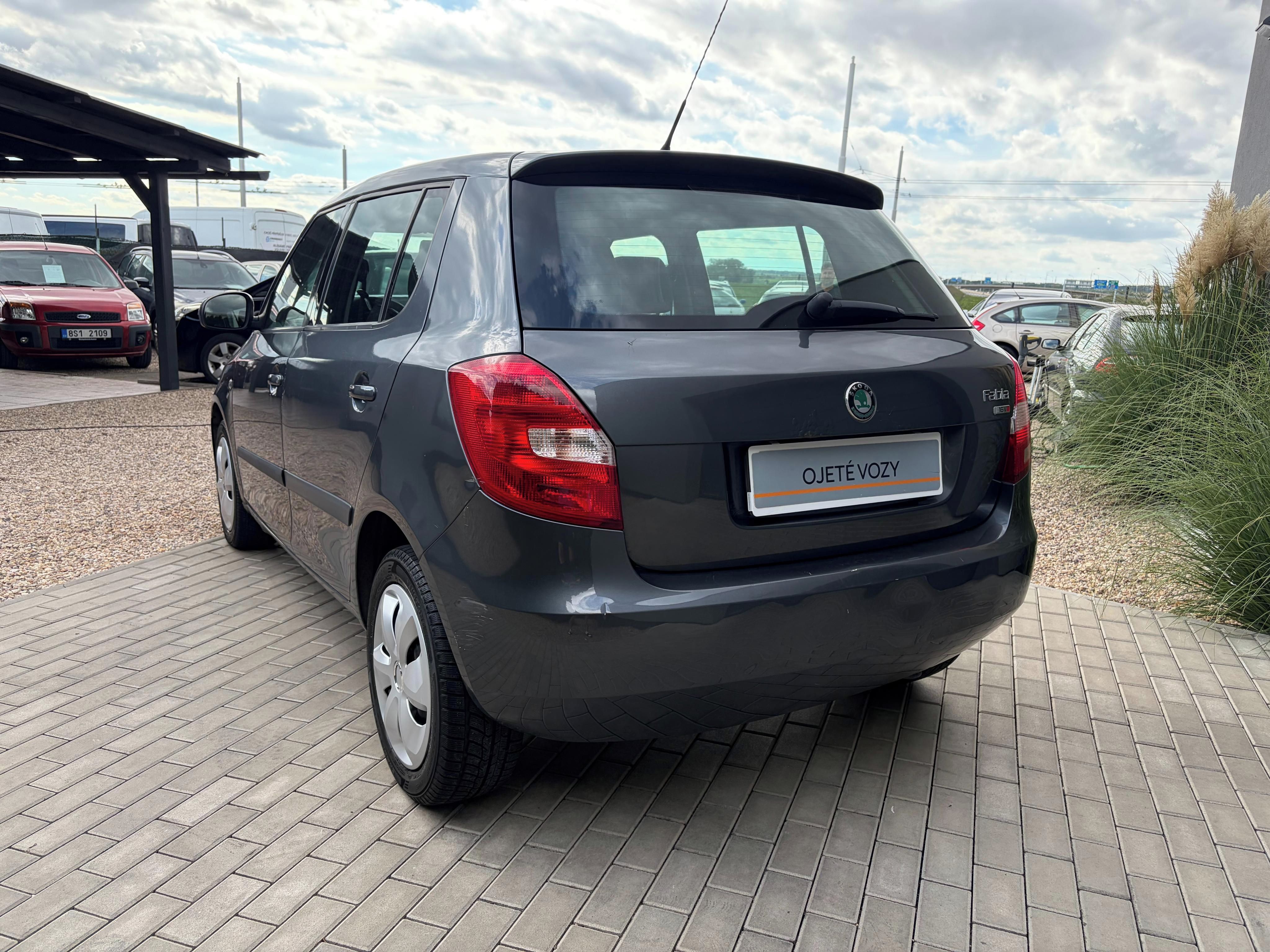 Škoda Fabia, 1.6i 16V 77kW, Klimatizace - fotka 5