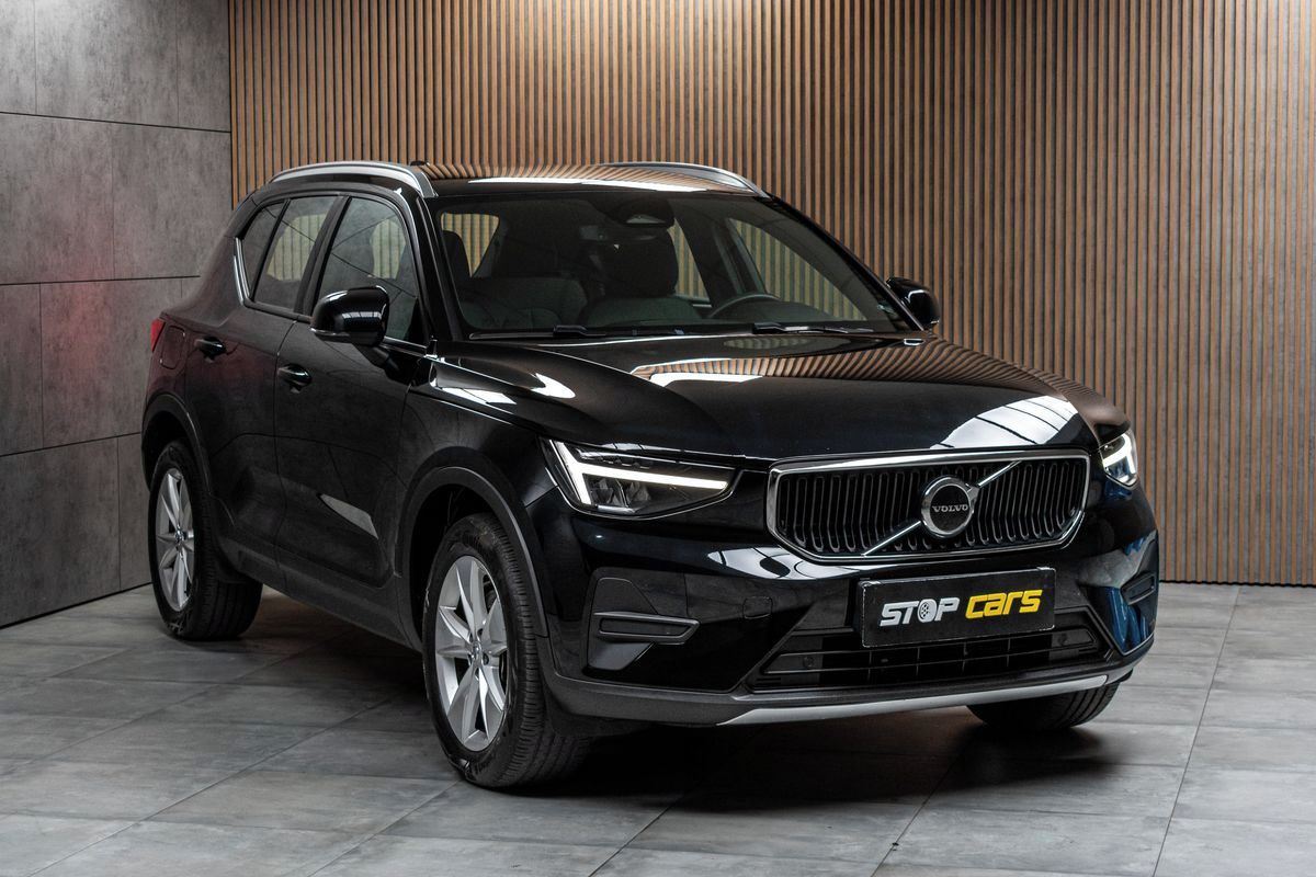 Volvo XC40, B4 CORE*145KW*ACC*ČR*DPH*1.MAJ - fotka 4