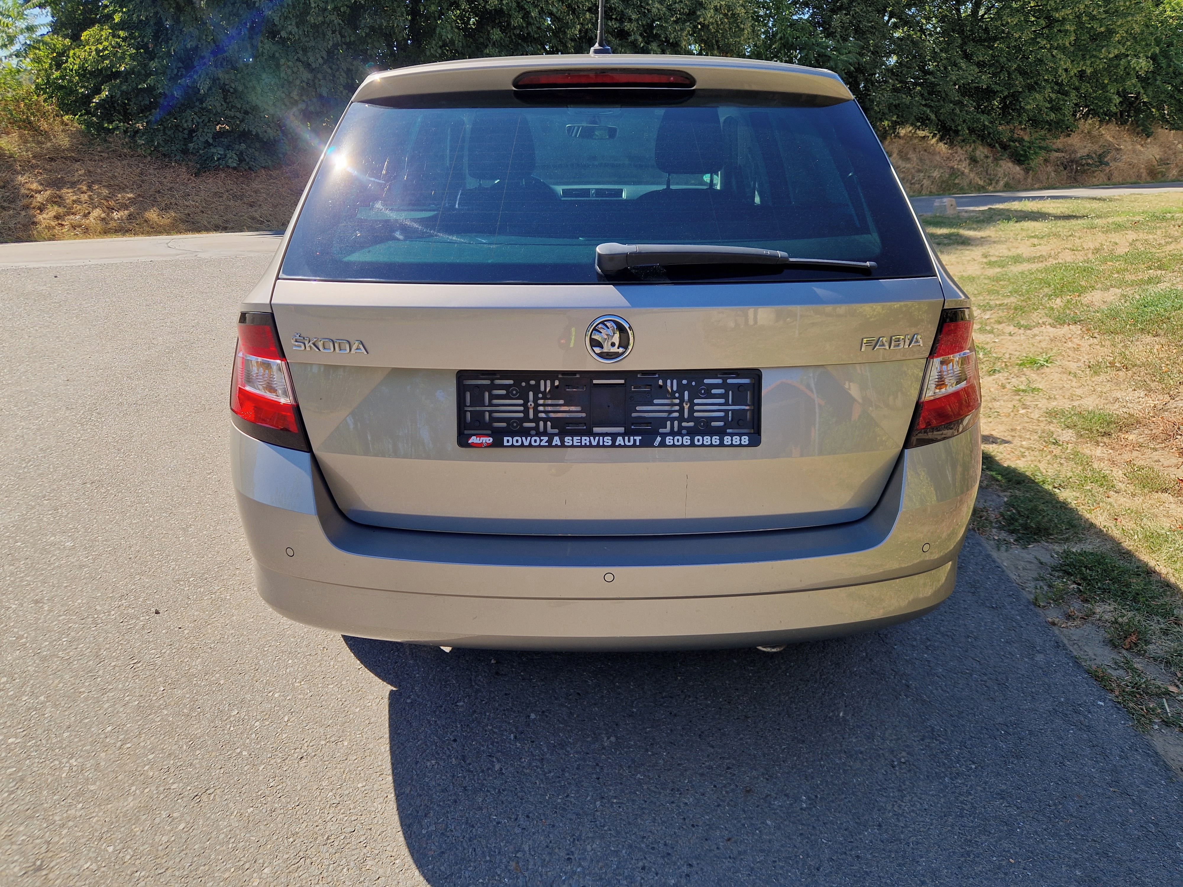 Škoda Fabia, 3 combi 1,2 TSI 66 KW,digi. - fotka 4