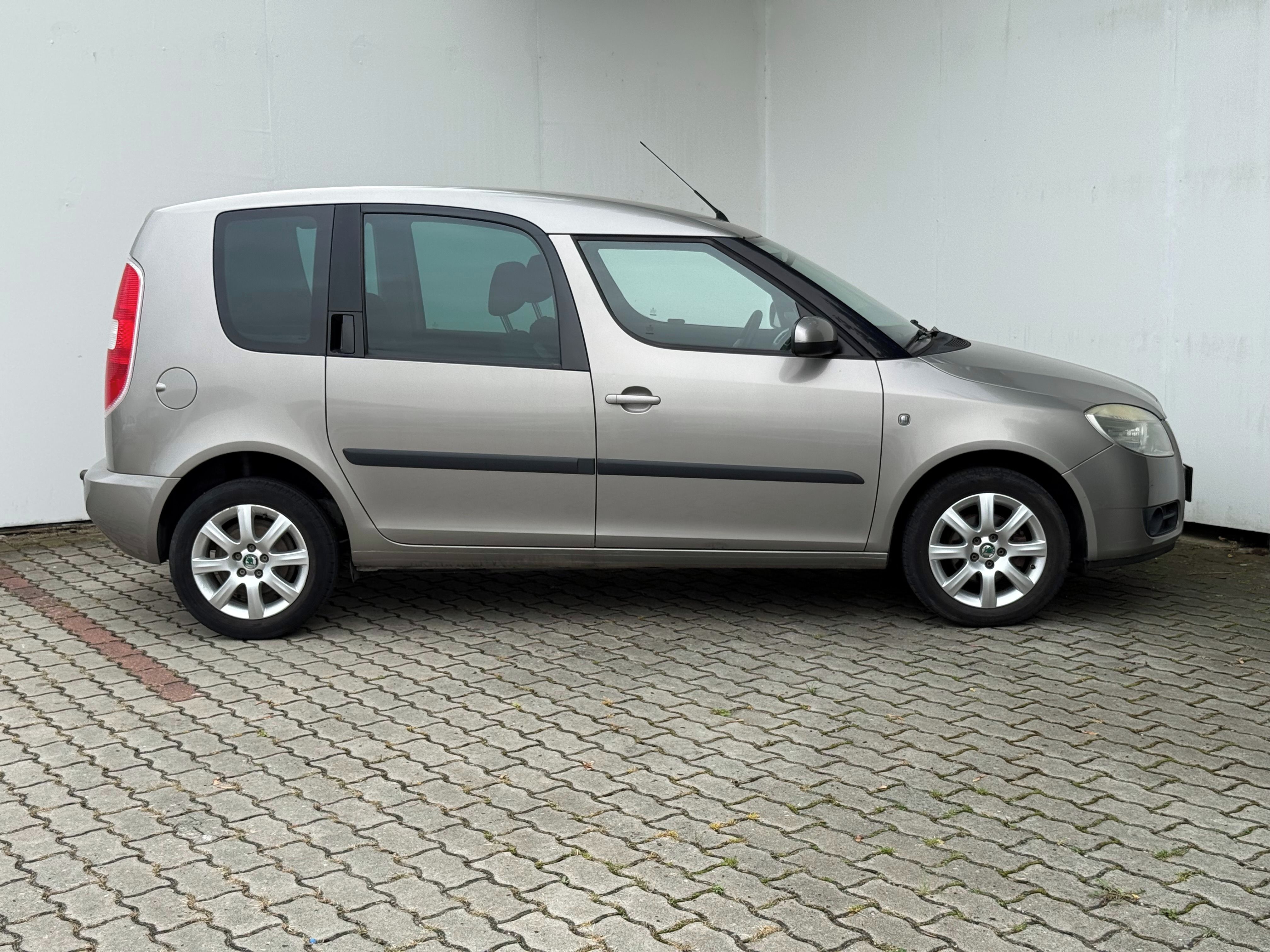 Škoda Roomster, 1.2 HTP / 51 kW - fotka 4