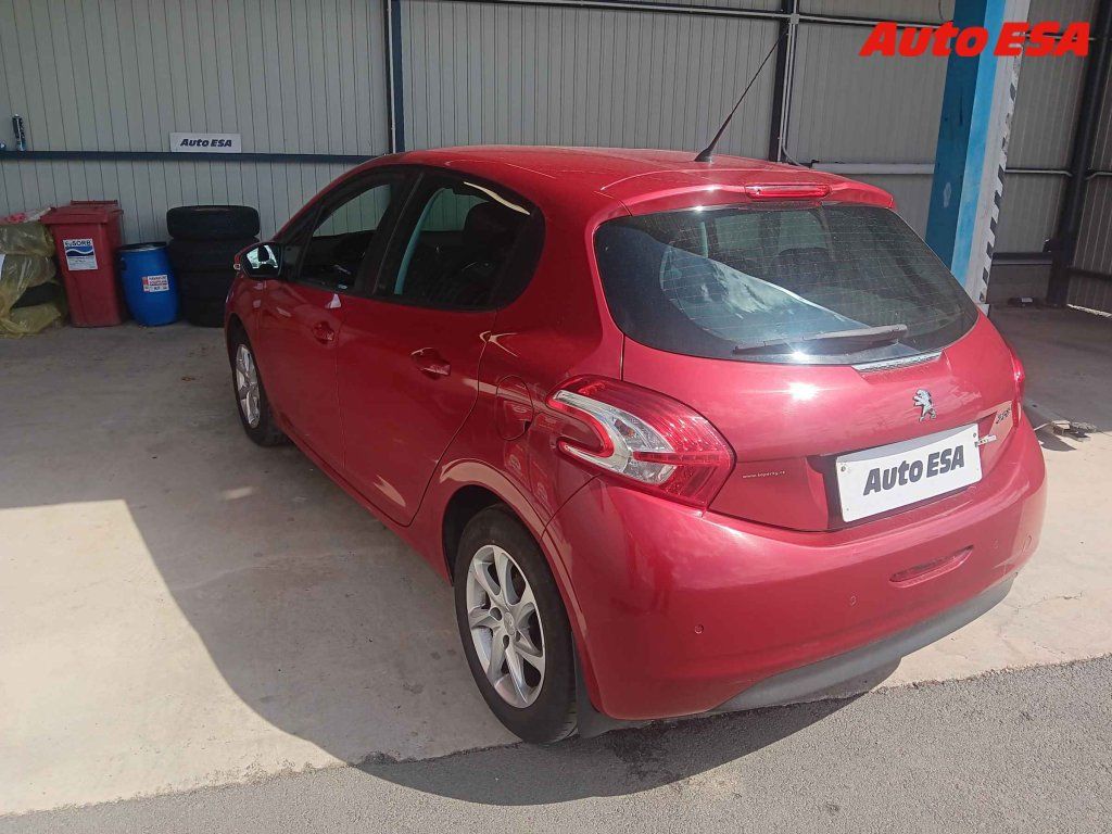 Peugeot 208, 1.2 PT,ČR,servis.kniha - fotka 2