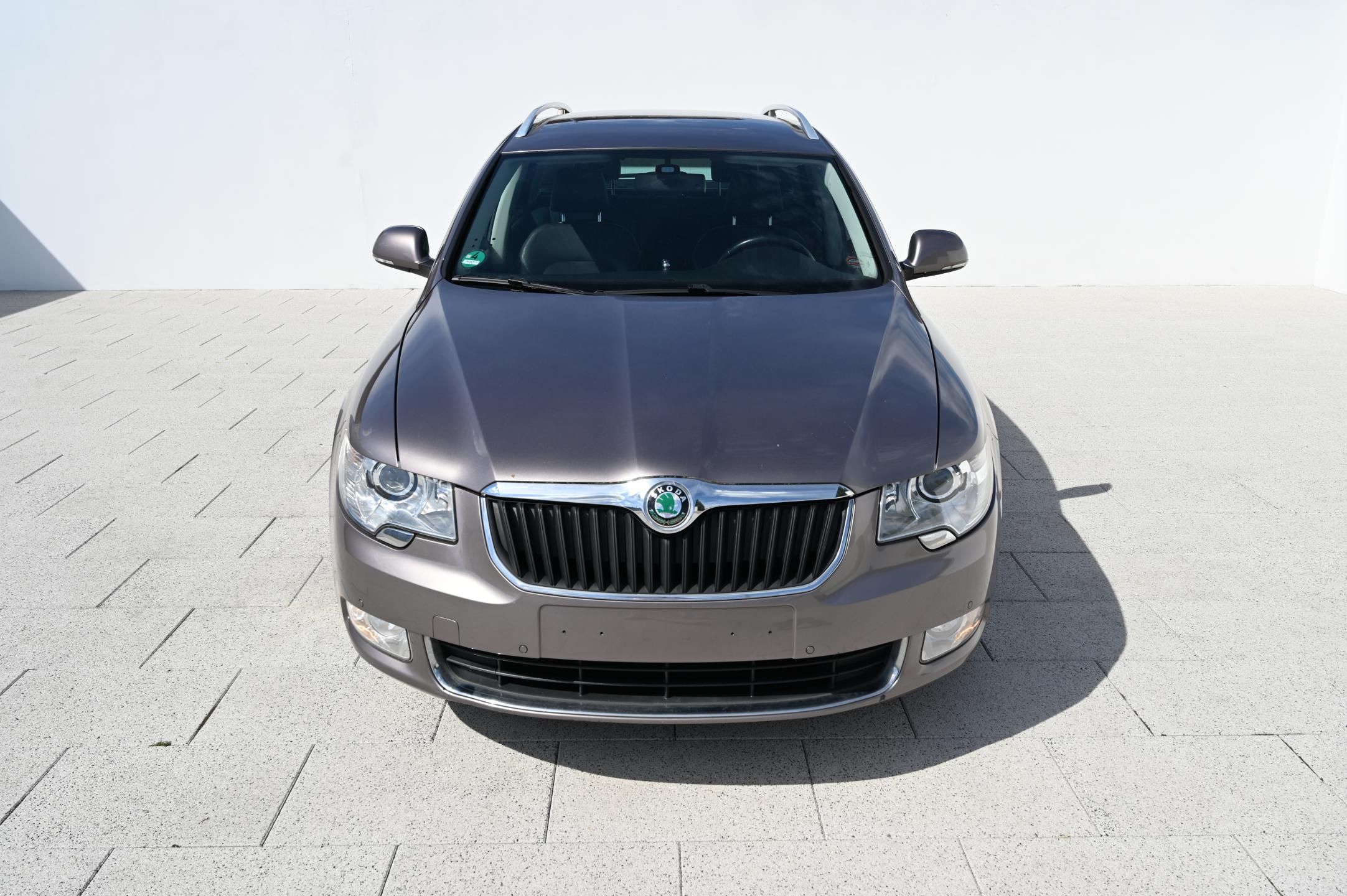 Škoda Superb, 2.0TDI 125KW DSG 3/2011 - fotka 2
