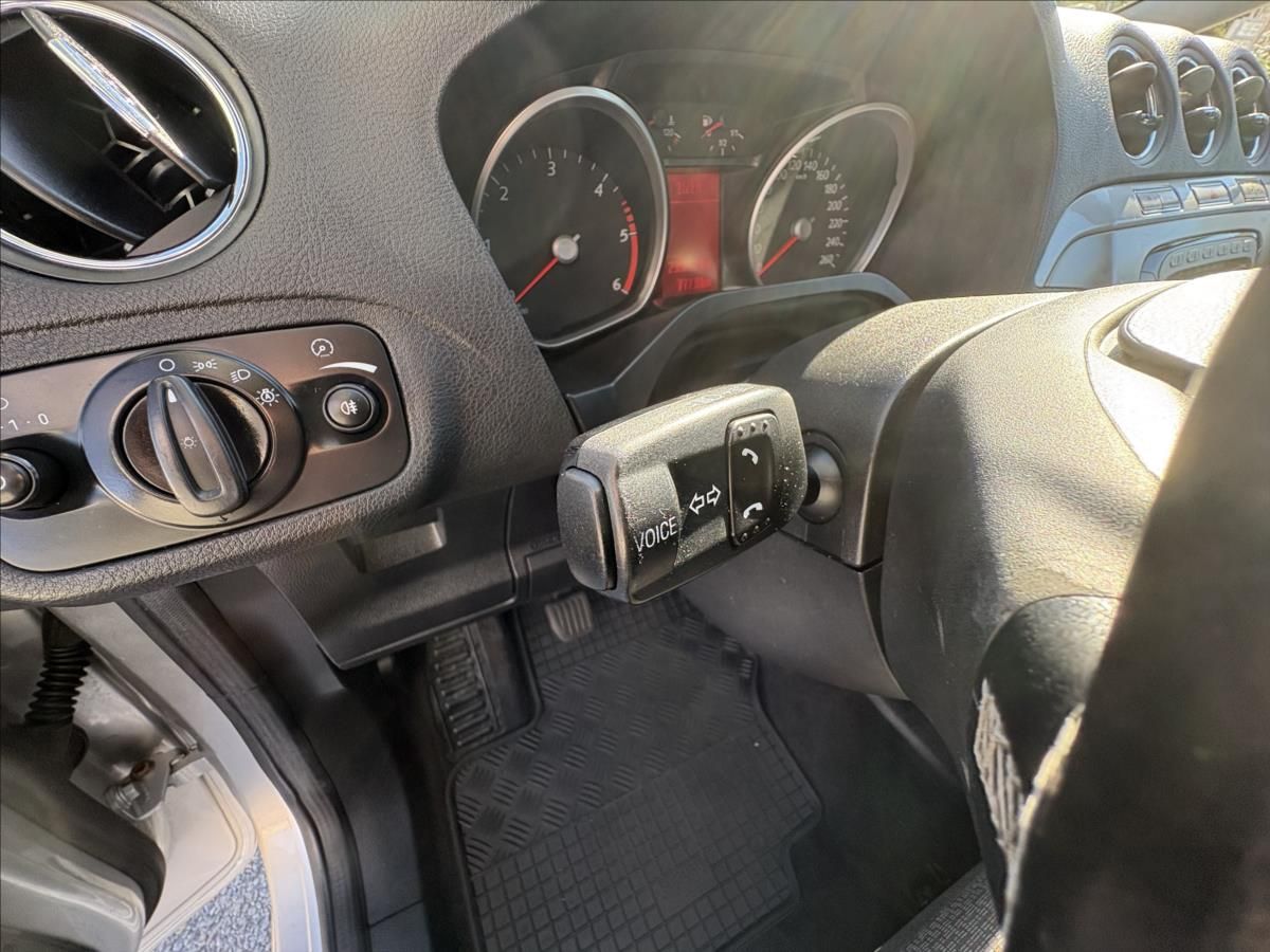Ford S-MAX, 2,0 TDCi 103kW Výhřev,PDC,Tažn - fotka 6