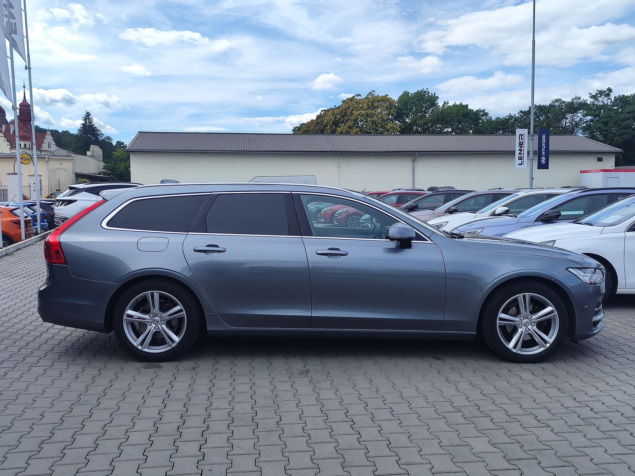 Volvo V90, D3 2.0/110kW Momentum AT - fotka 4