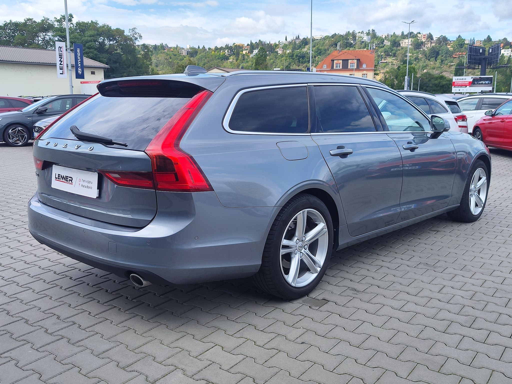 Volvo V90, D3 2.0/110kW Momentum AT - fotka 5