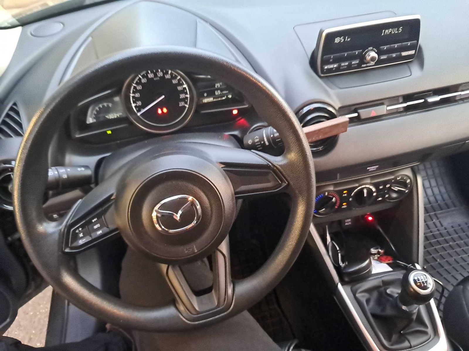 Mazda 2, 1.5 16V, Klima, Park. senzory - fotka 3