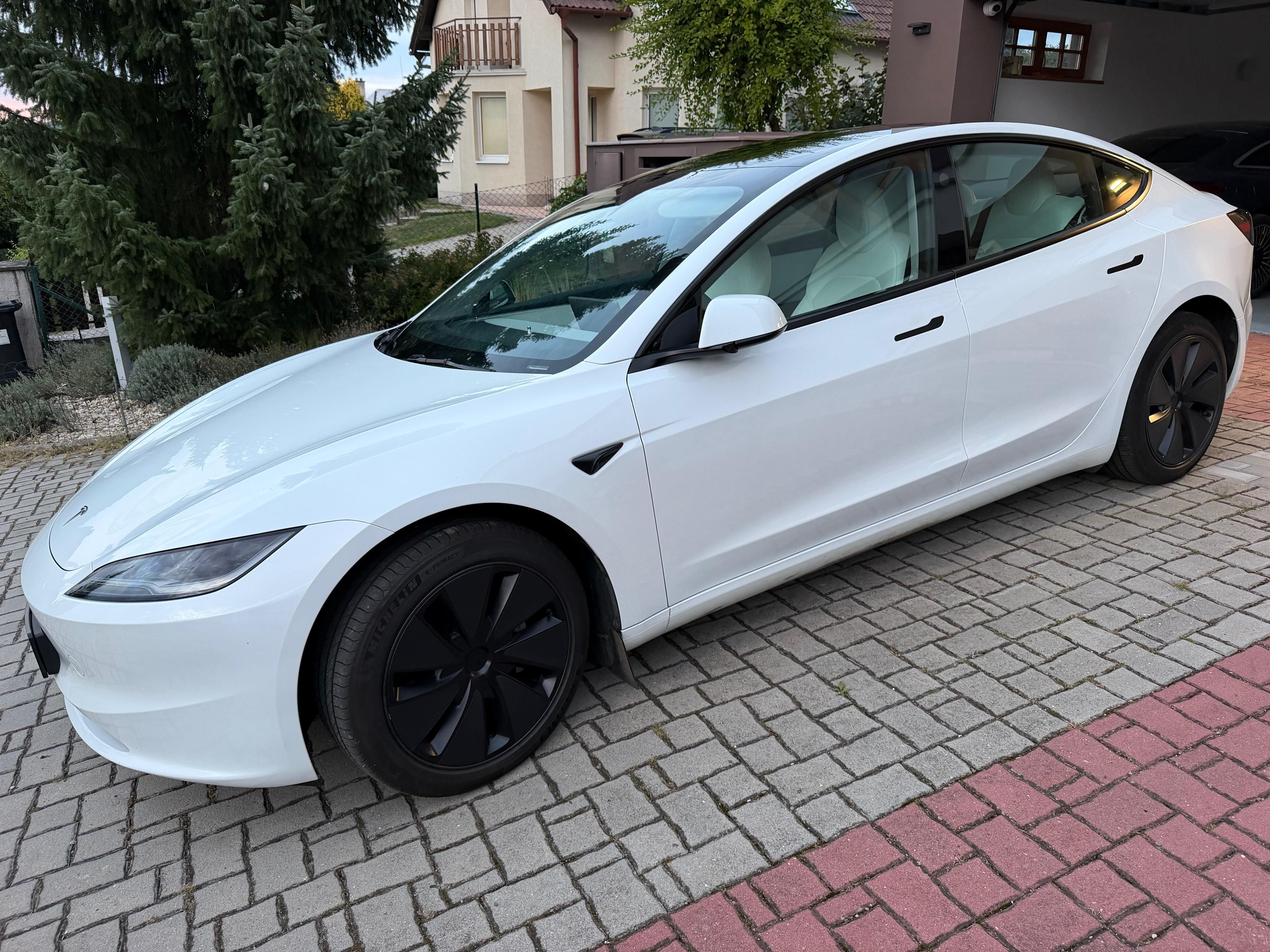 Tesla Model 3, ČR, 1.majitel - fotka 3