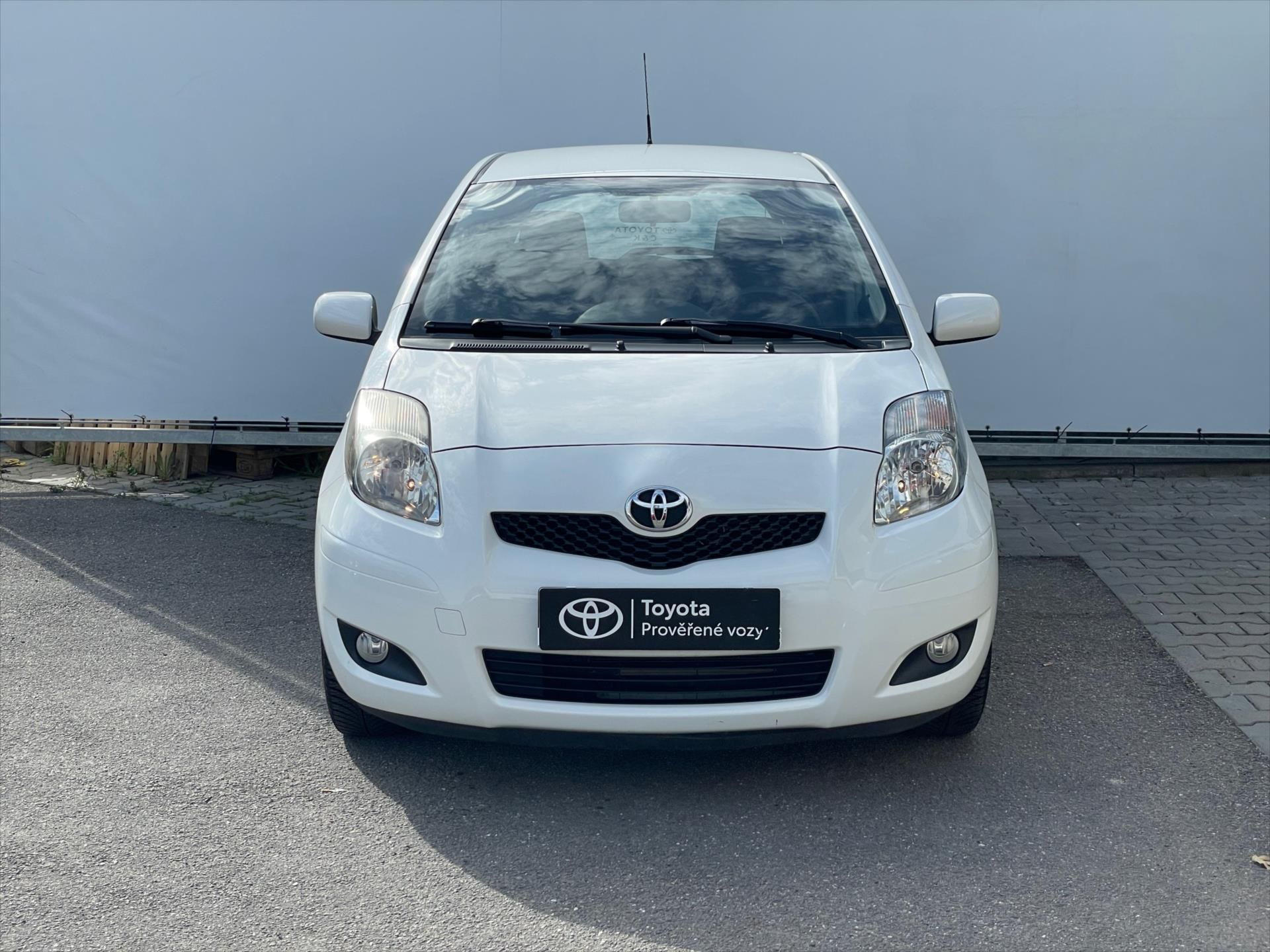 Toyota Yaris, 1,0 Dream - fotka 2