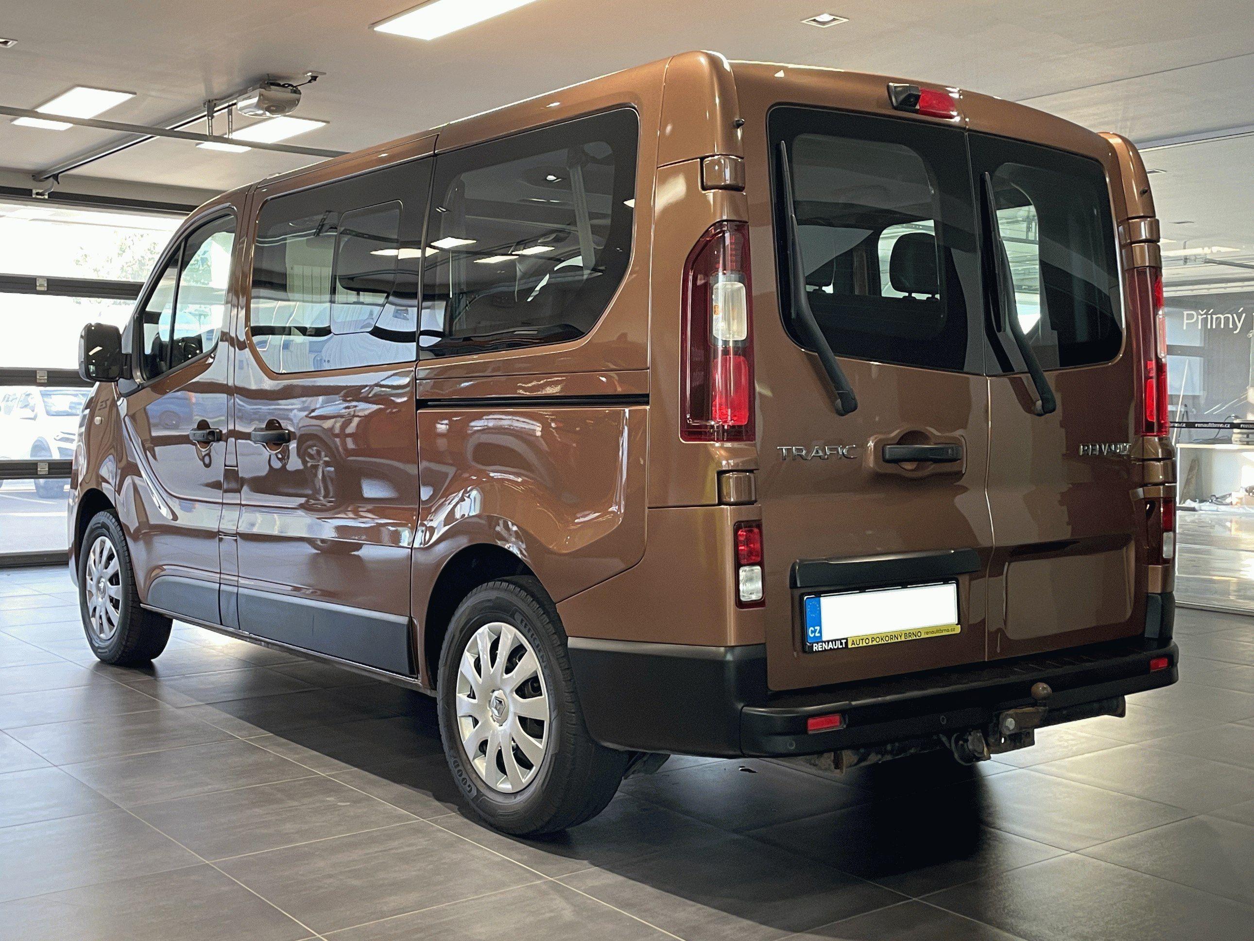 Renault Trafic, Passenger L1 2,0dCi 145k 9míst - fotka 3