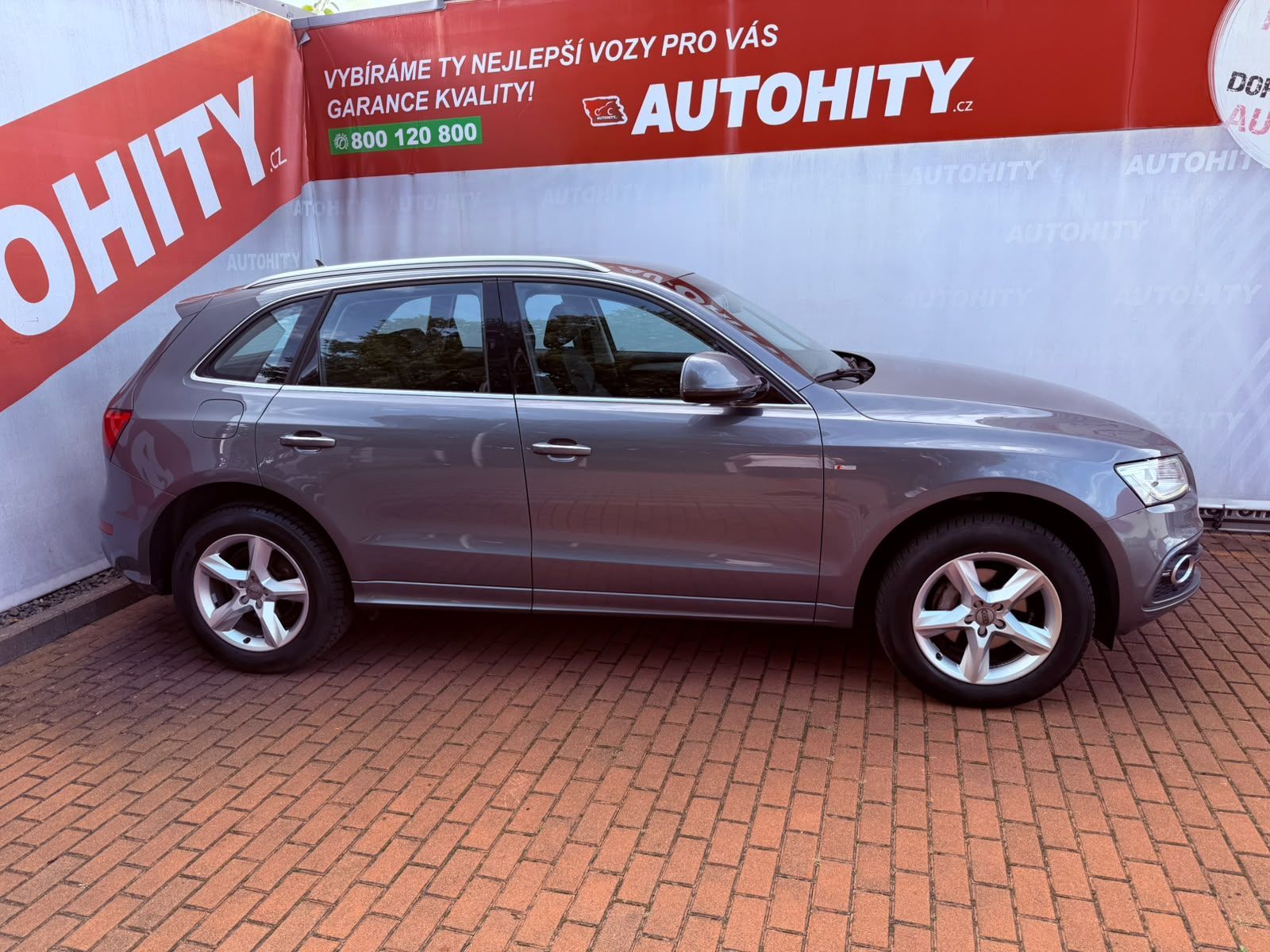 Audi Q5, 2.0 TDi Quattro S-line Aut. - fotka 6