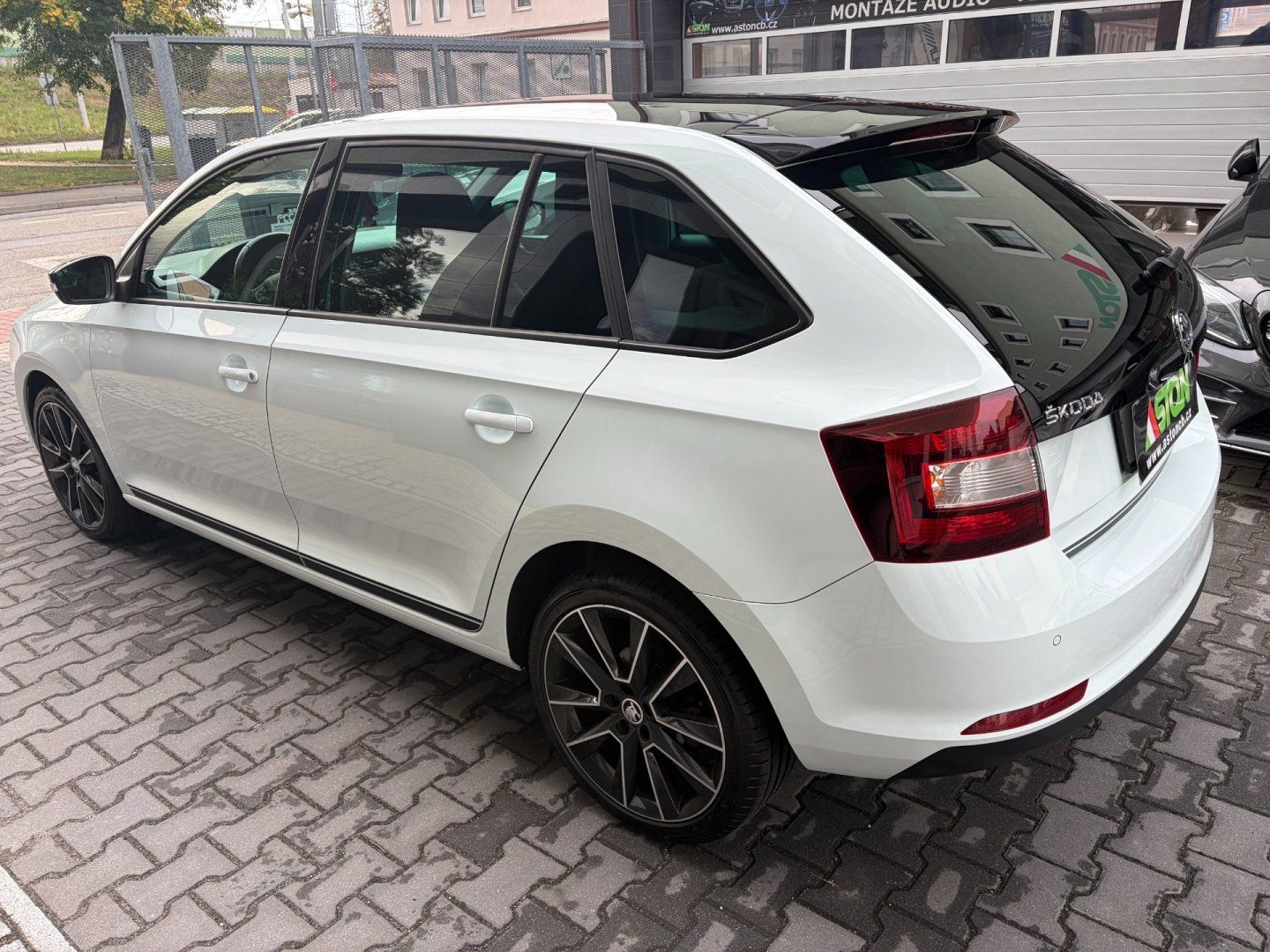 Škoda Rapid, 1,4TSi 92kW, DSG, Spaceback - fotka 4