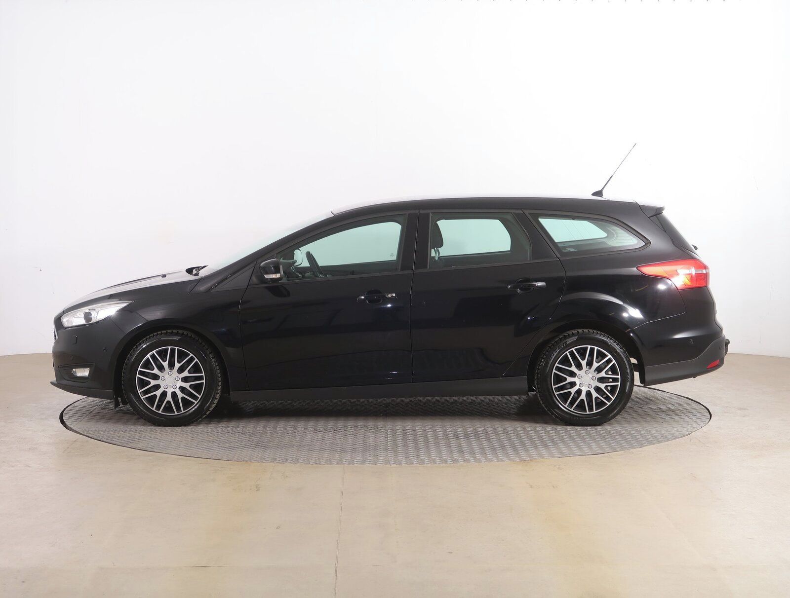 Ford Focus, 1.5 TDCi, Serv.kniha - fotka 3