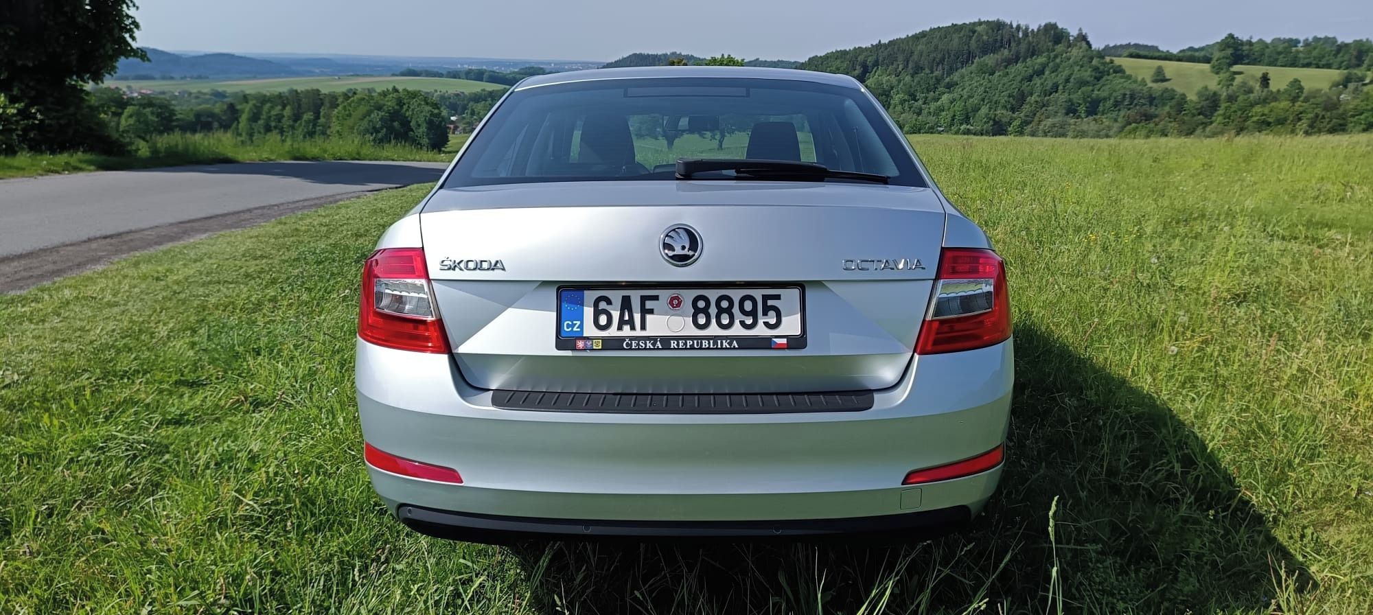 Škoda Octavia, sedan, 1.6 TDI, automat - fotka 3