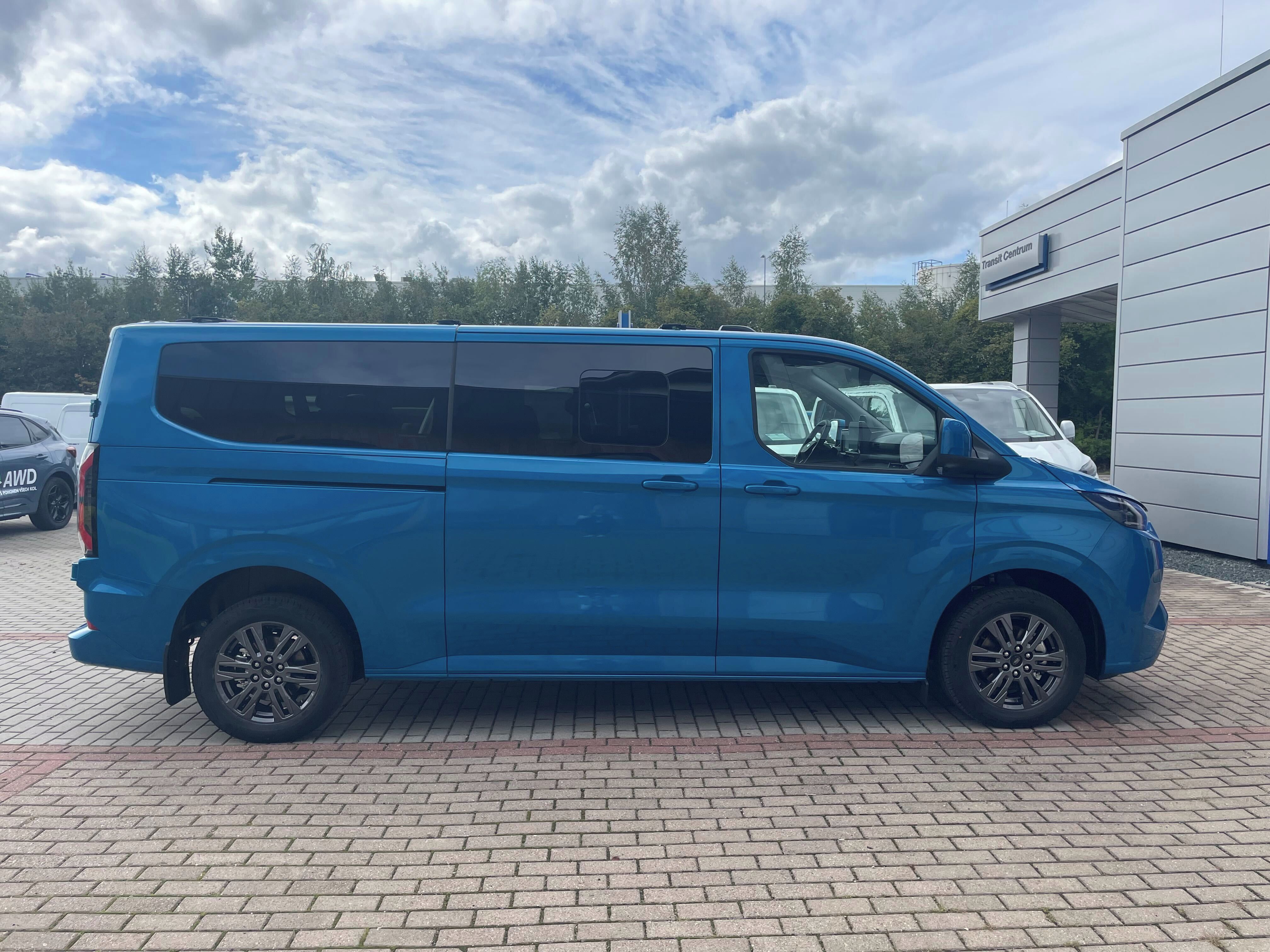 Ford Transit Custom, 2.5 PHEV Kombi Limited 340 L2 - fotka 6